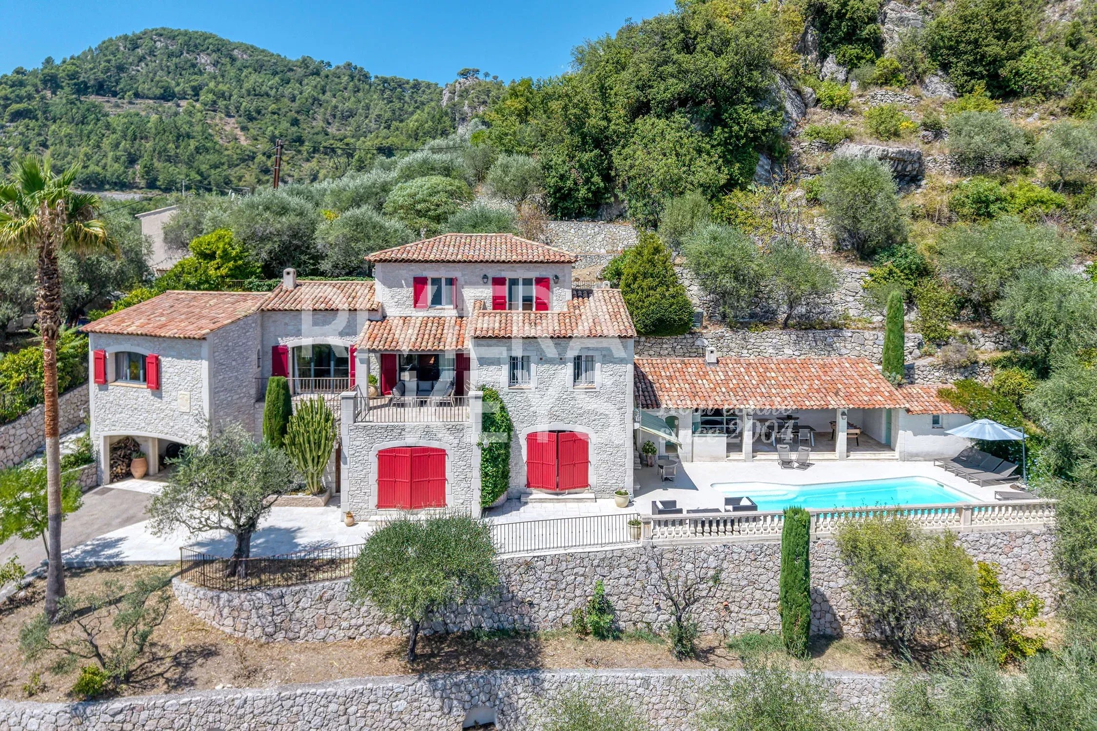 BONSON: Magnificent country villa with pool in the heart of the countryside