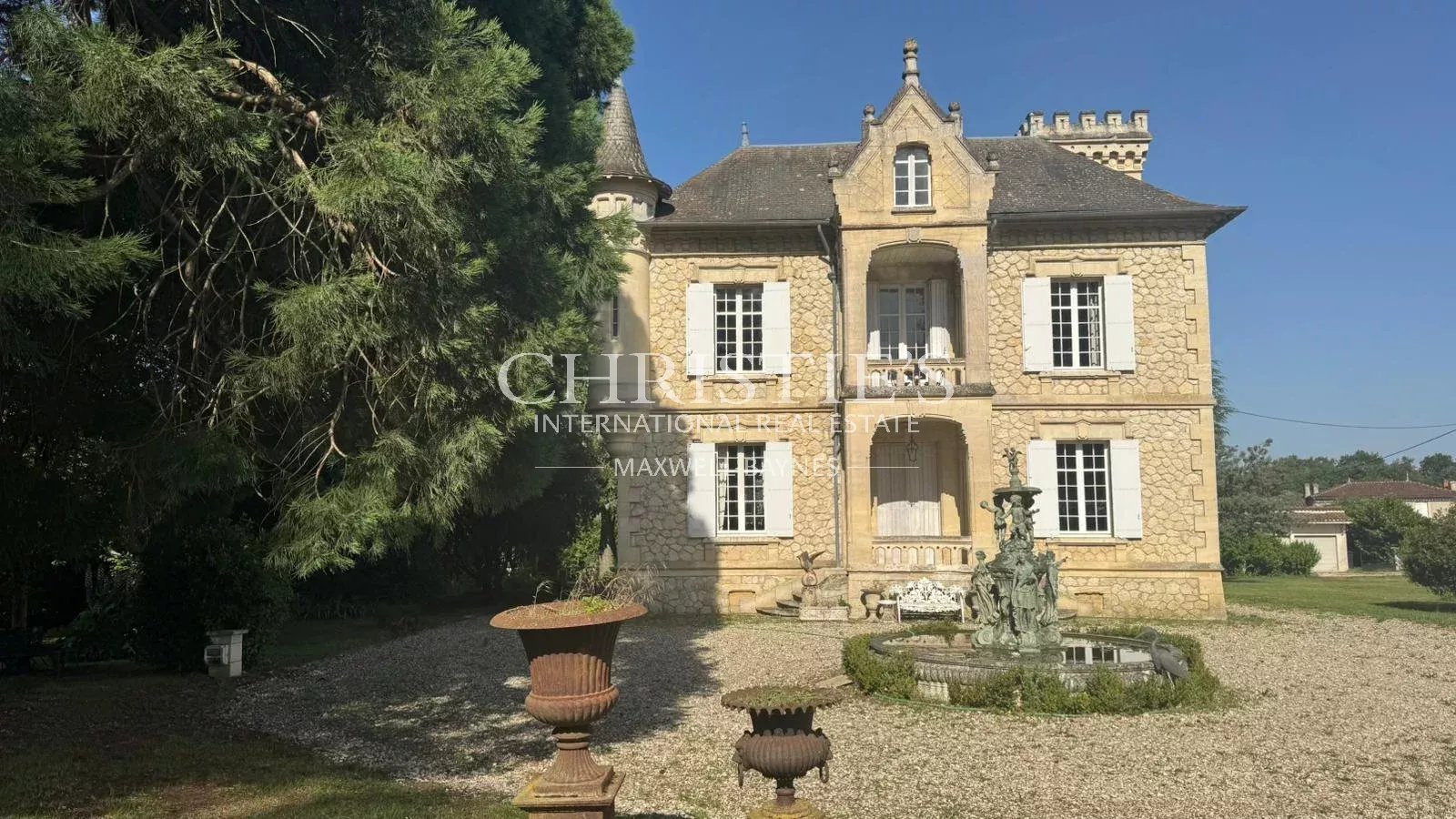 4 Bedroom Chateau's Image 31