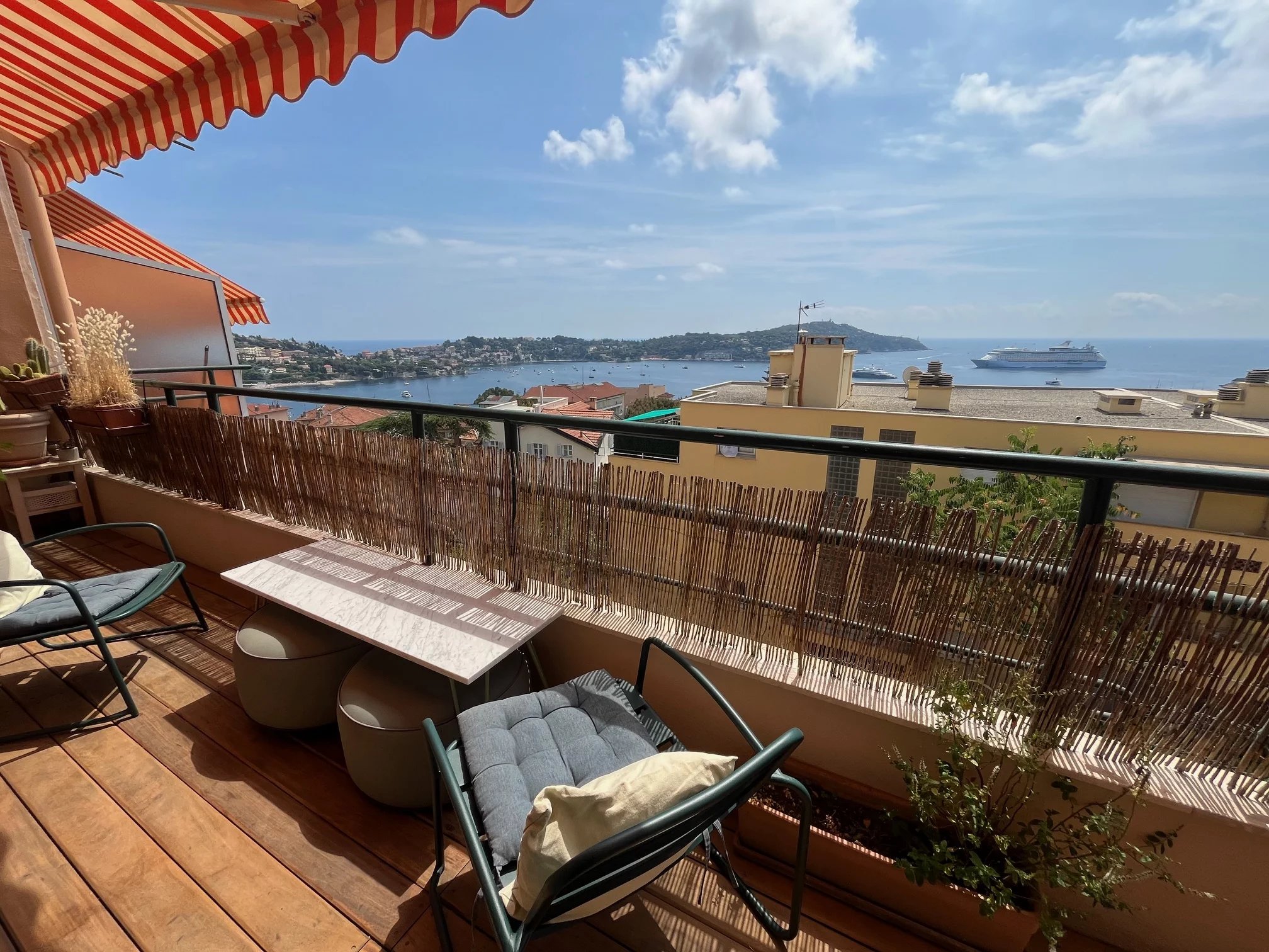 VILLEFRANCHE-SUR-MER MAGNIFICENT 3-ROOM APARTMENT WITH TERRACE, SEA VIEW, ON THE TOP FLOOR