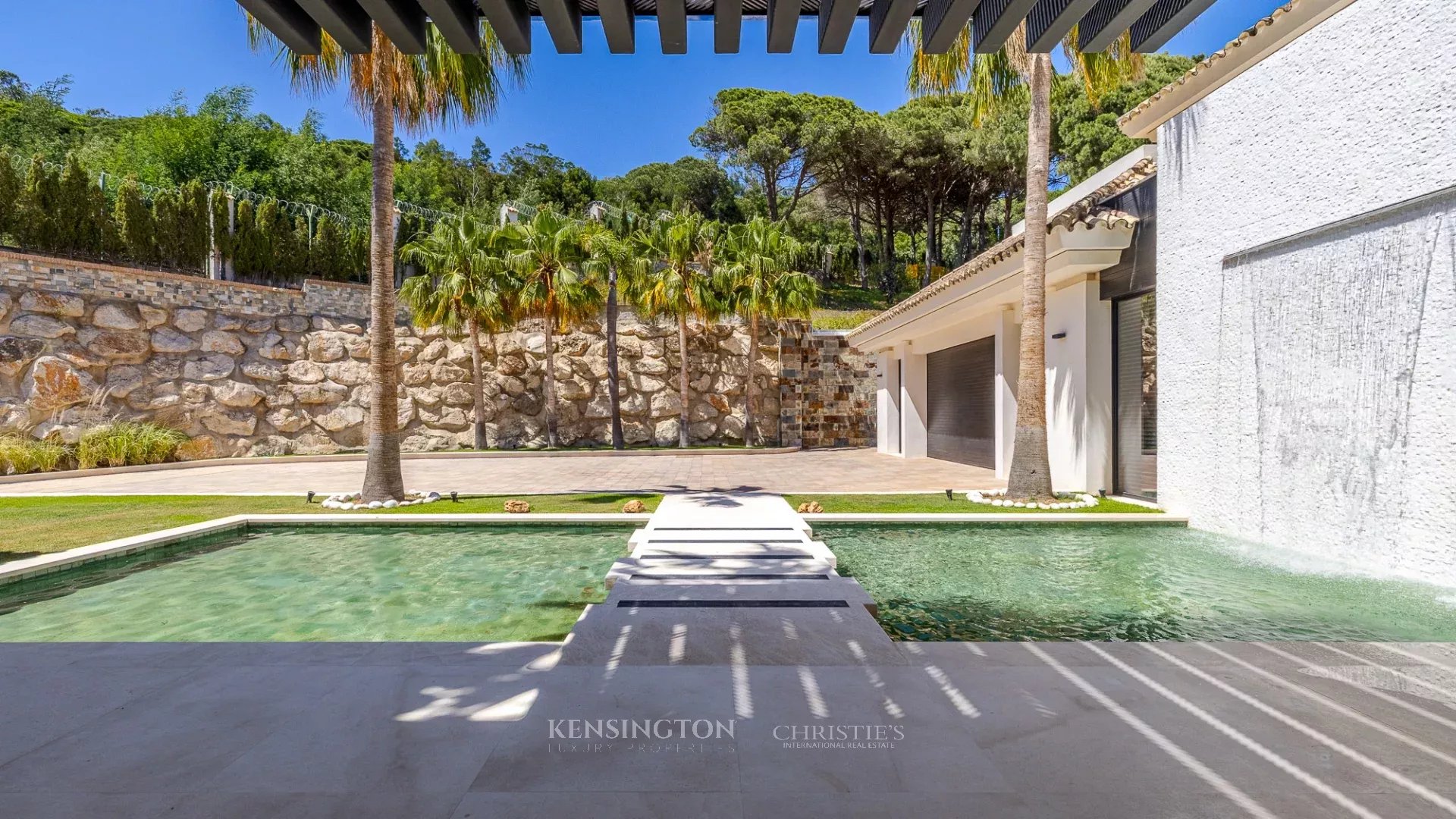 4 Bedroom Villa/Townhouse's Image 12