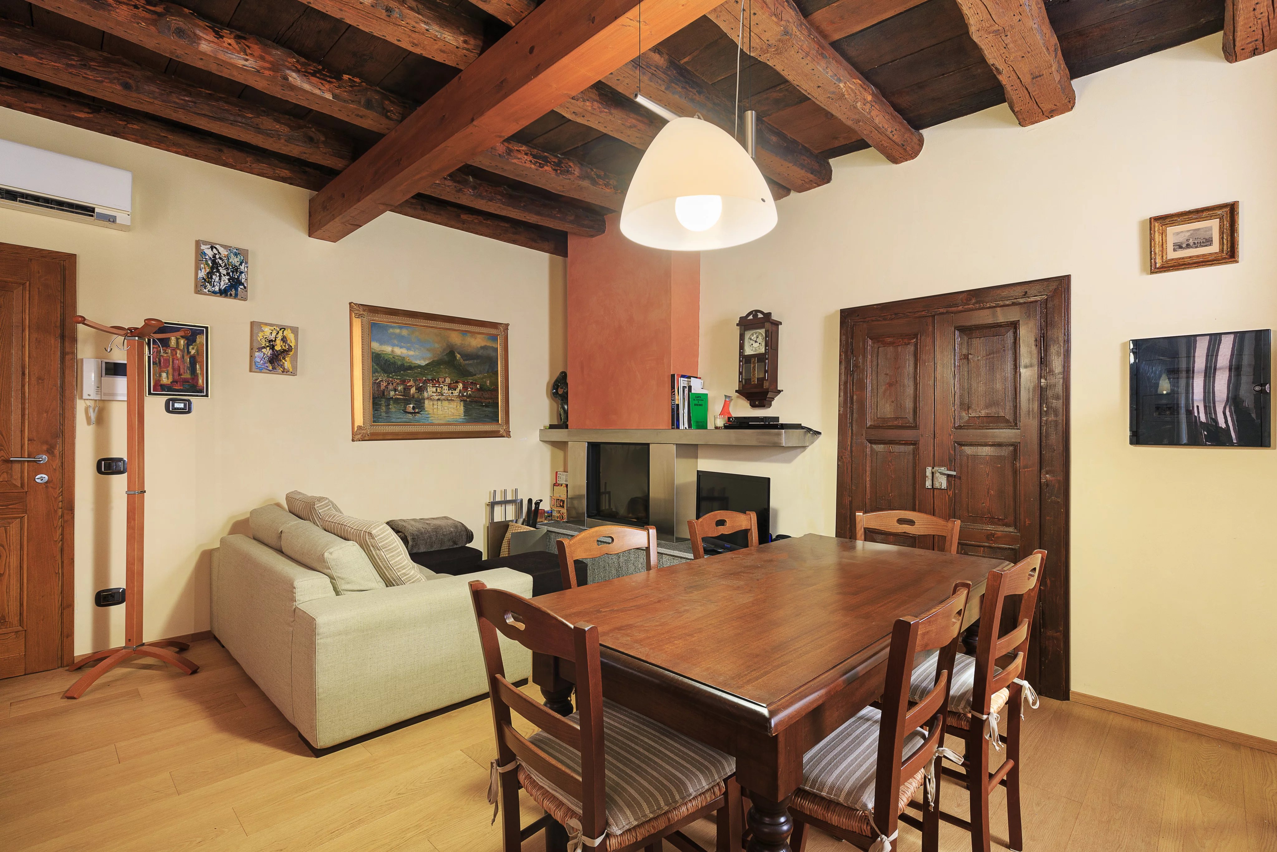 Rustic house in the historic center of Brienno - picture 12