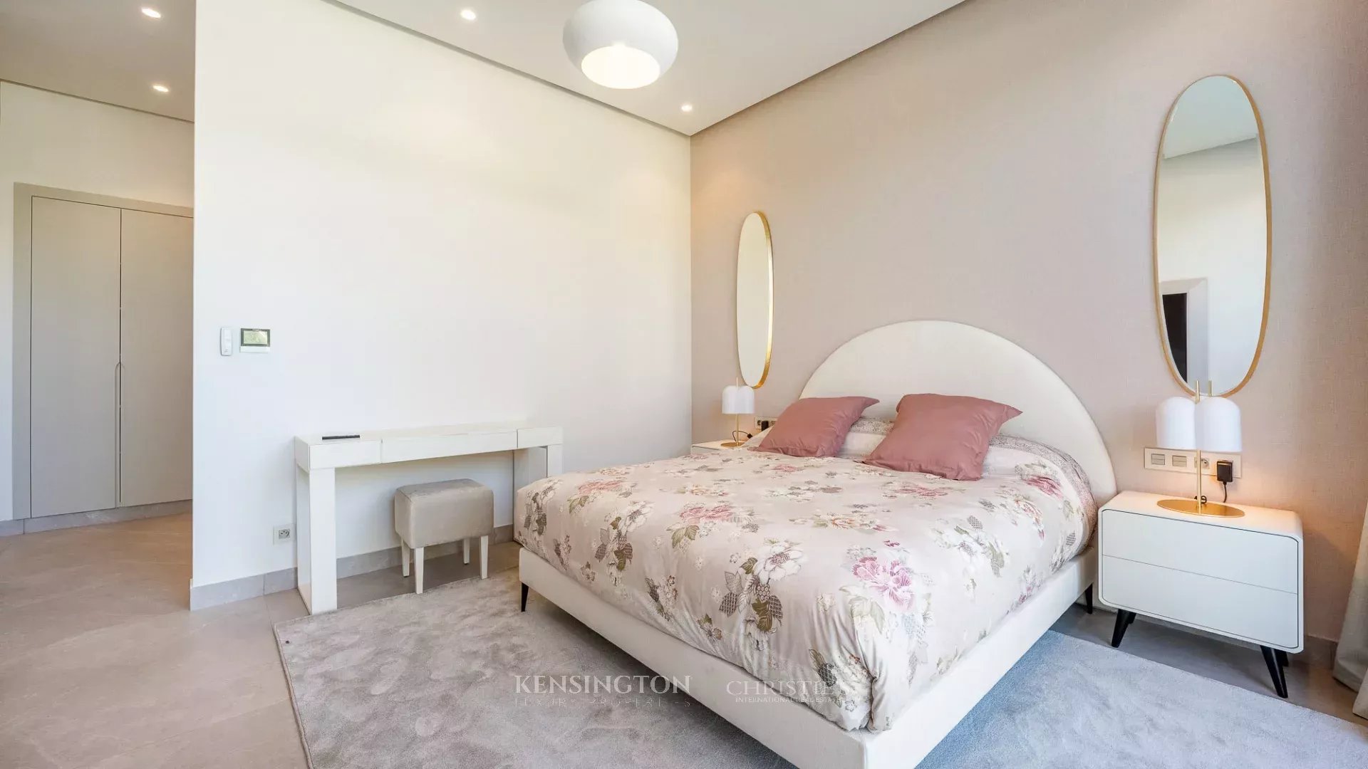 8 Bedroom Villa/Townhouse's Image 60