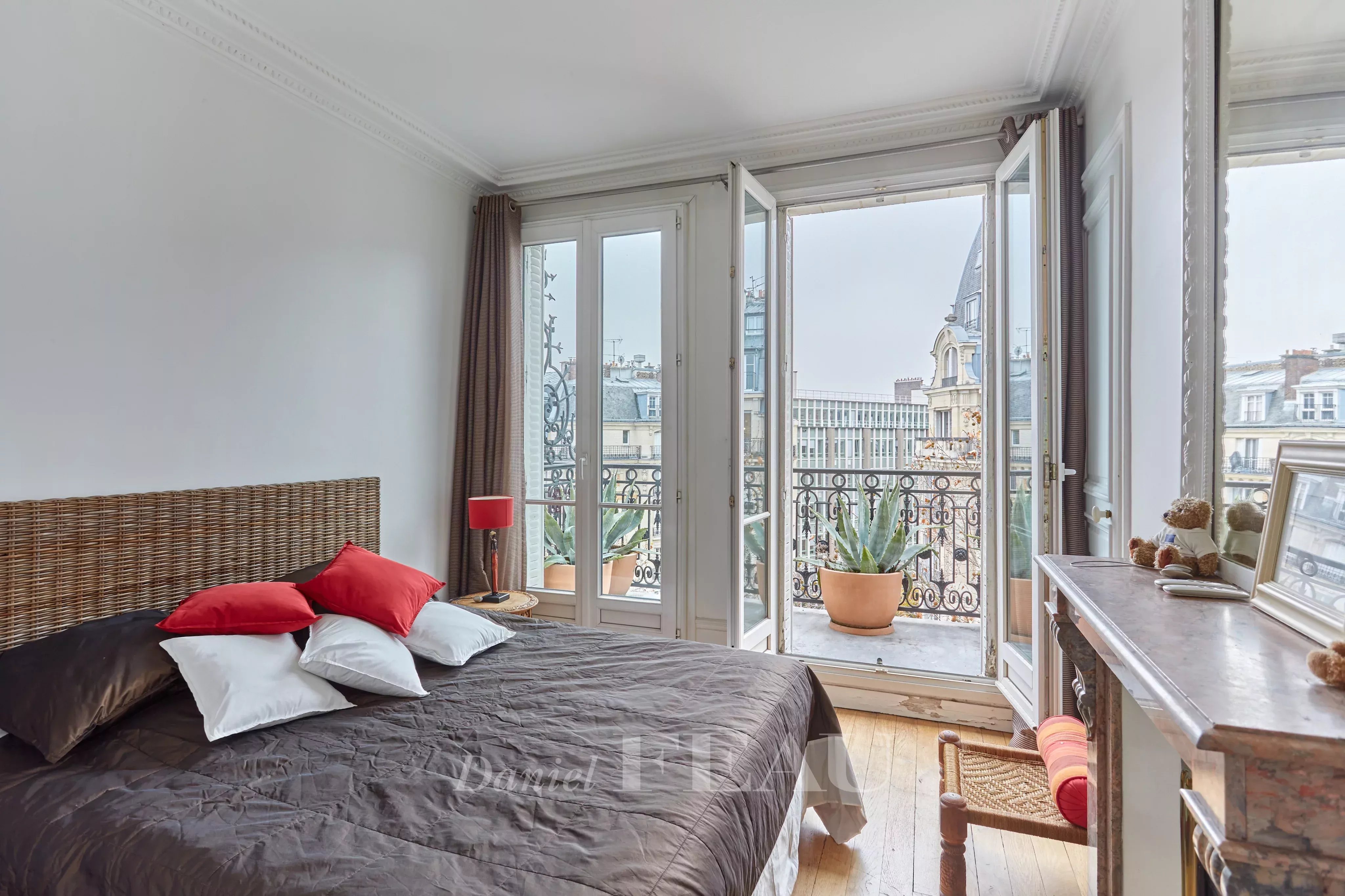 Sale Apartment Paris 16th