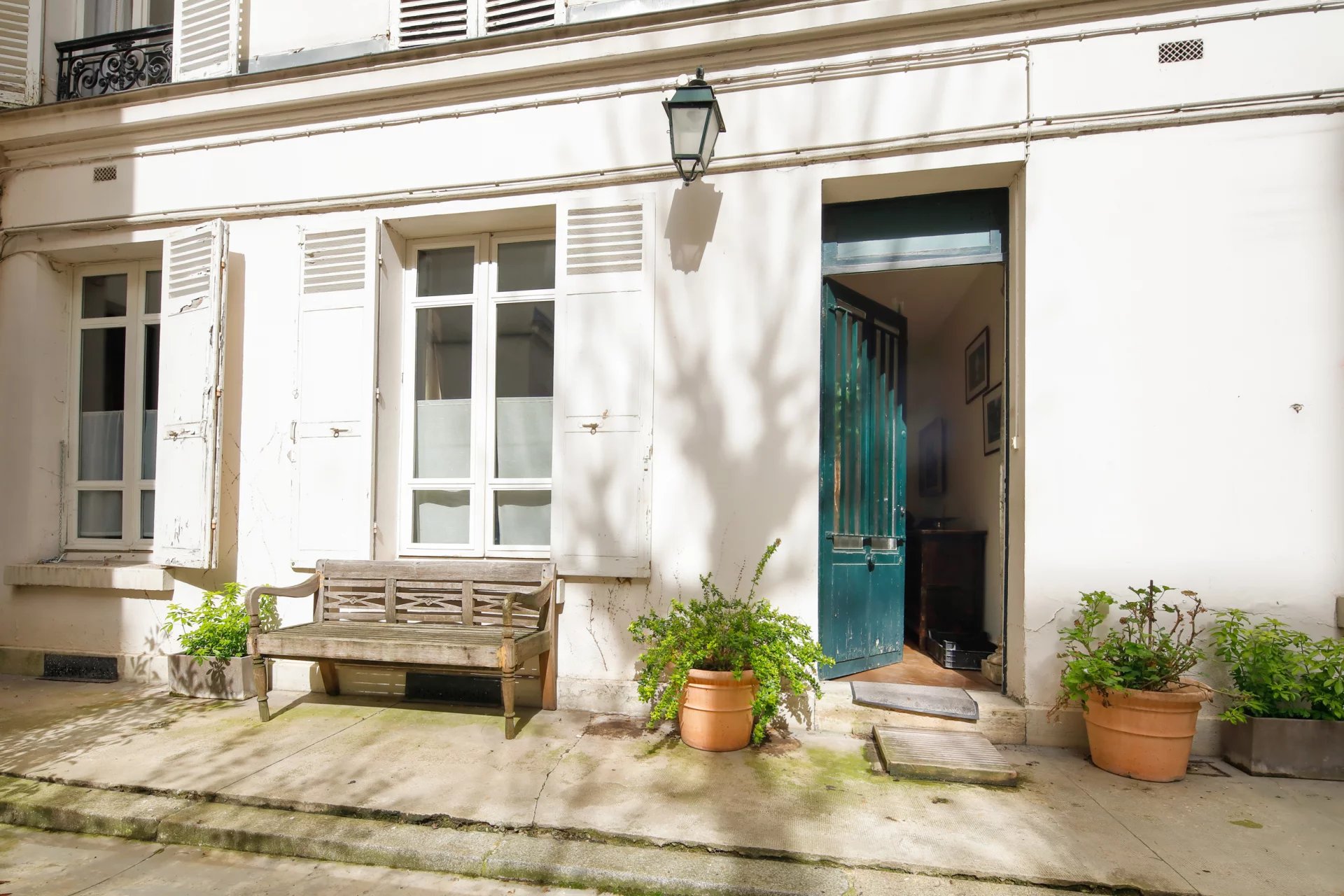 Quartier d'Auteuil : un appartement rénové sur cour plantée