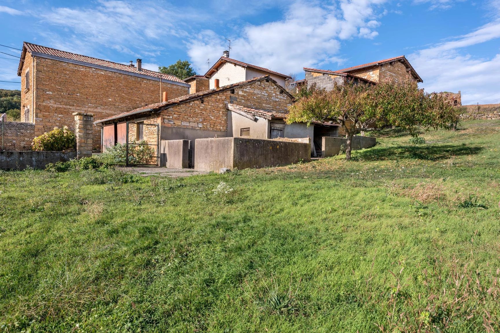 Maison à rénover au calme à Morancé (69)