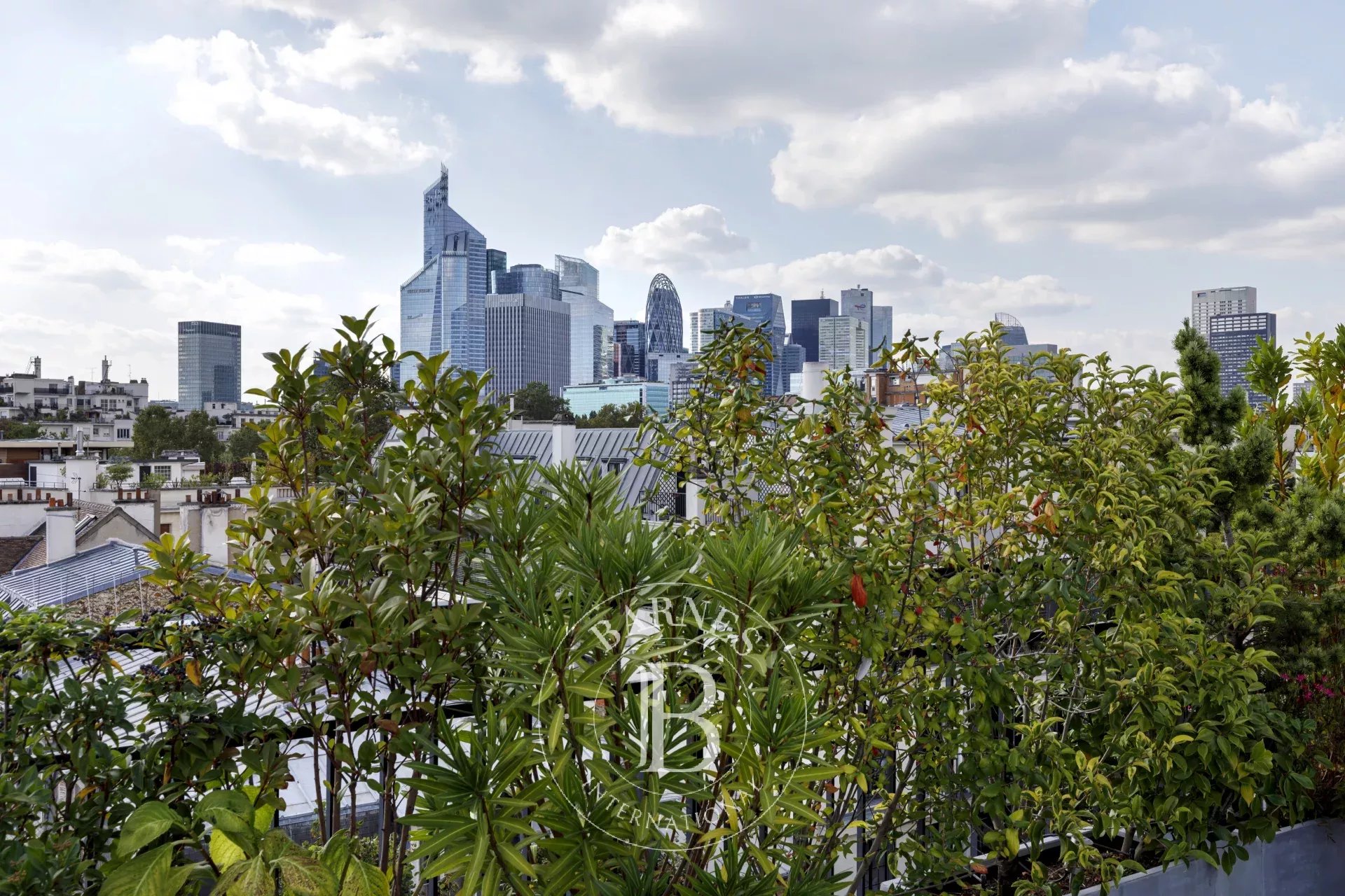 2-BEDROOM APARTMENT FOR SALE - TERRACE - NEUILLY/PERRONET