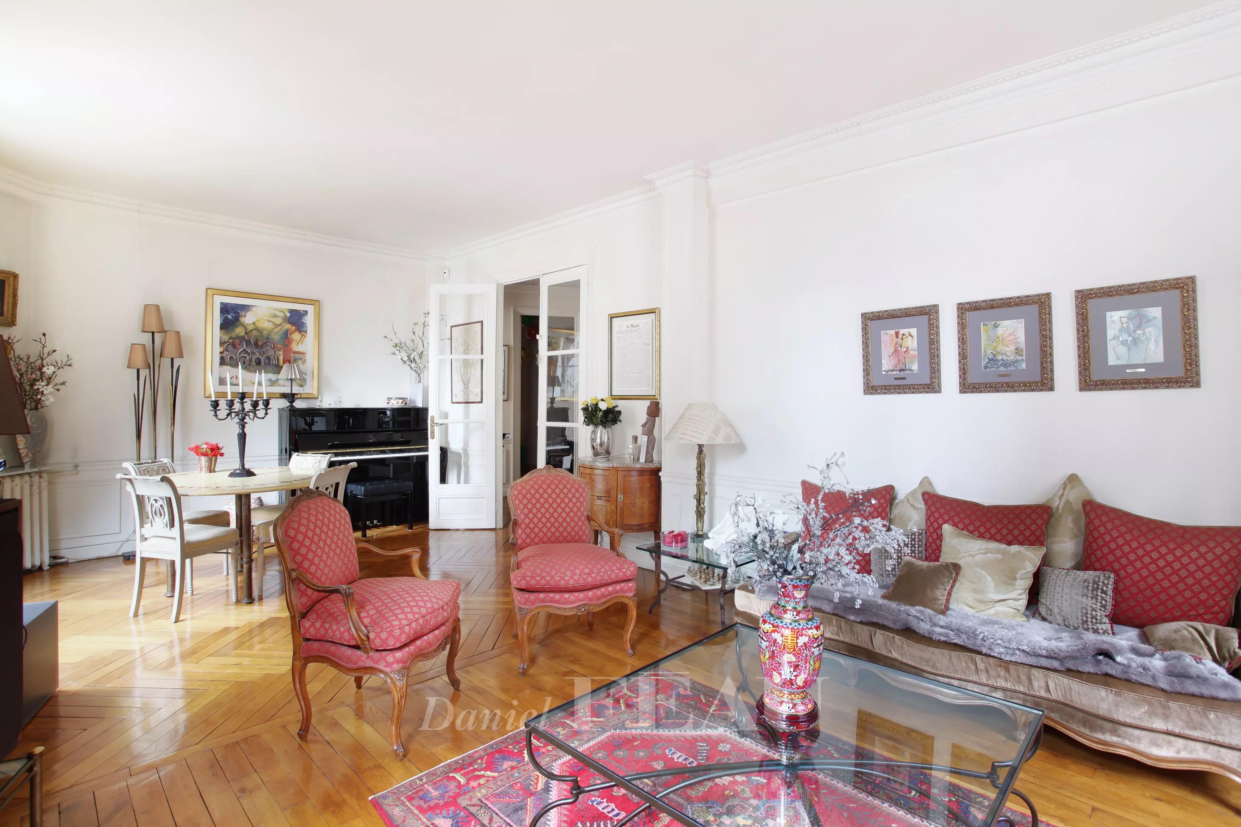 Double reception area