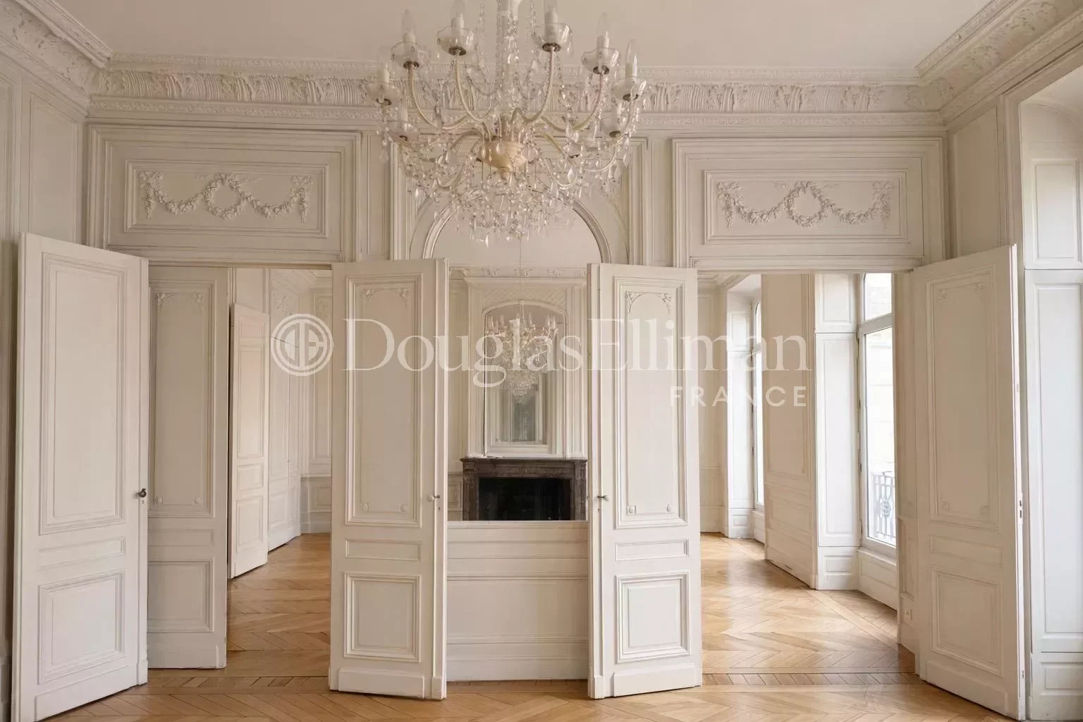 BORDEAUX JARDIN PUBLIC – Magnificent Haussmann-style apartment - Picture n°2