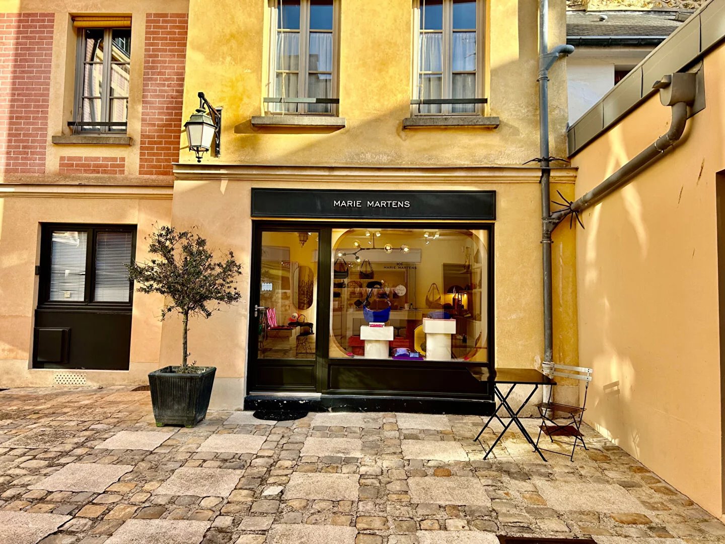 Location Local Versailles
