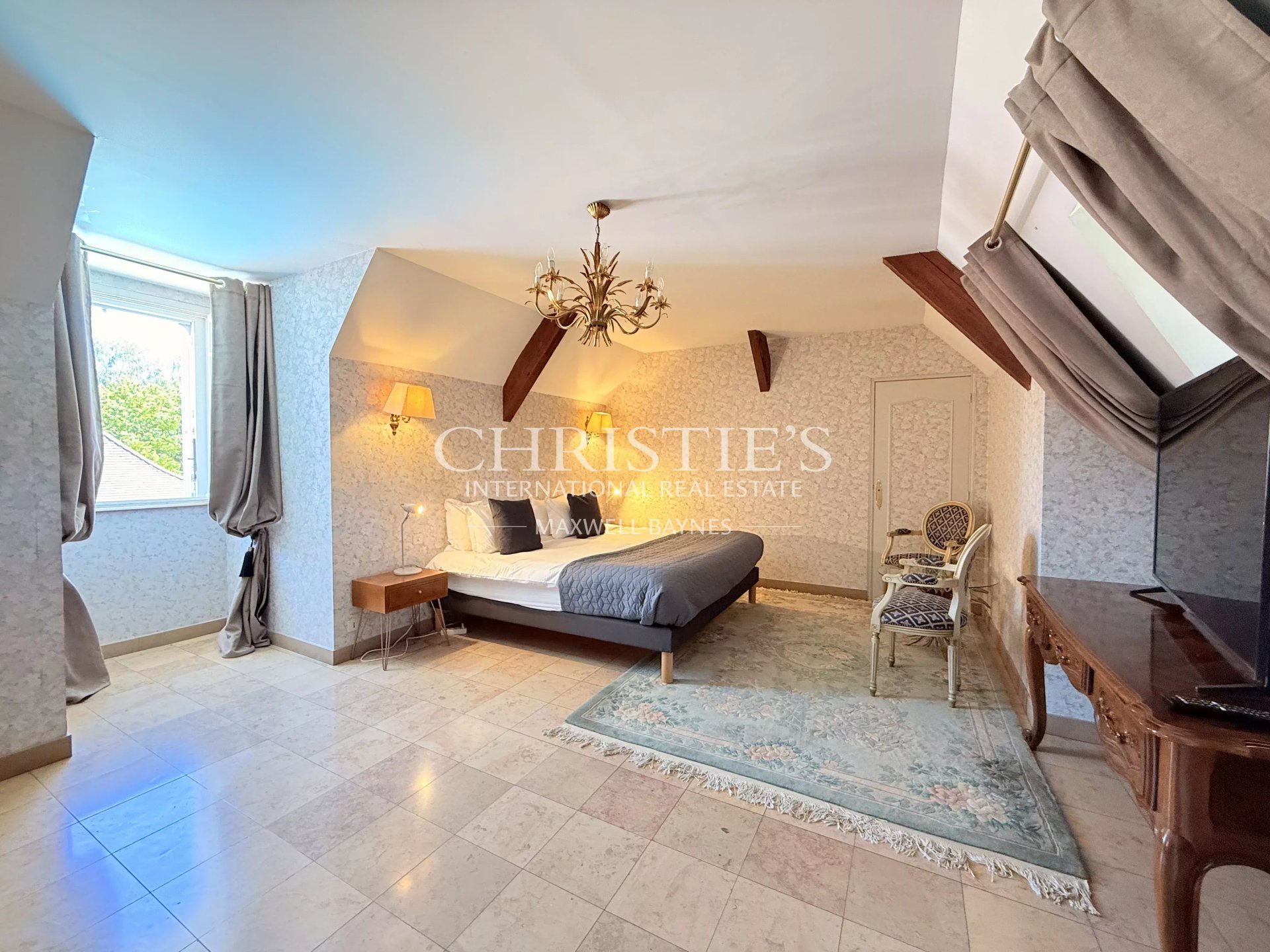 11 Bedroom Villa/Townhouse's Image 27