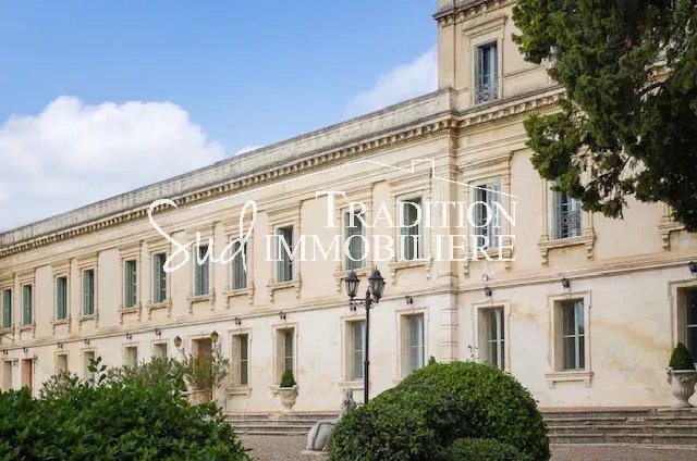 UN CHATEAU AU COEUR DES ALPILLES