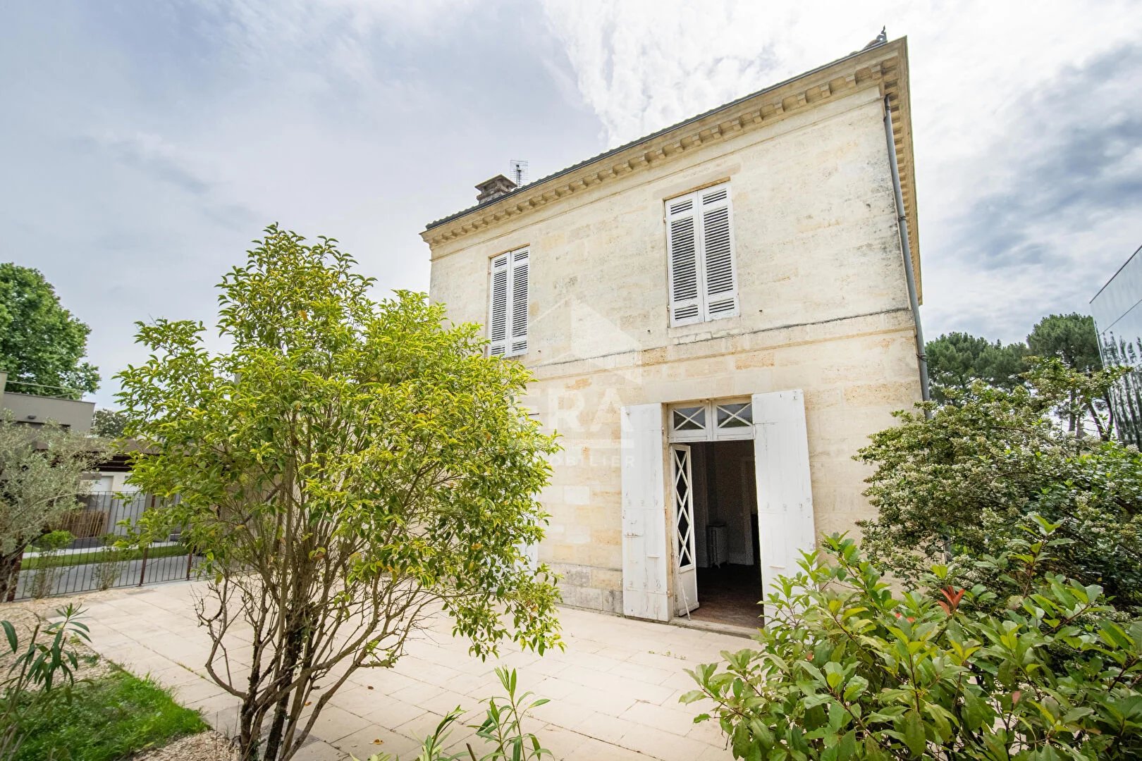 Vente Maison ancienne 5 pièces 185 m² avec terrasse et jardin - Talence (33400)