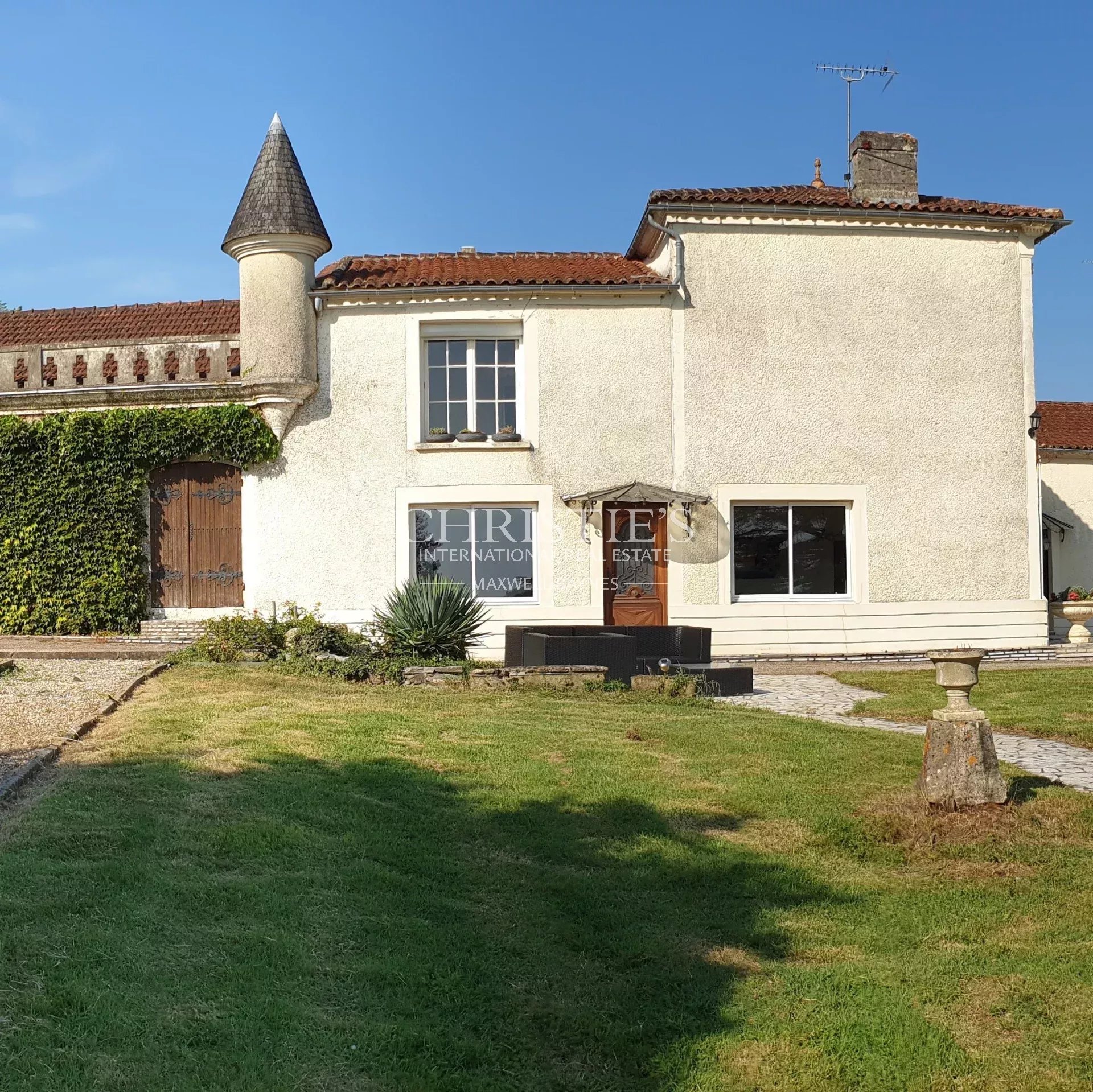 7 Bedroom Vineyard's Image 13