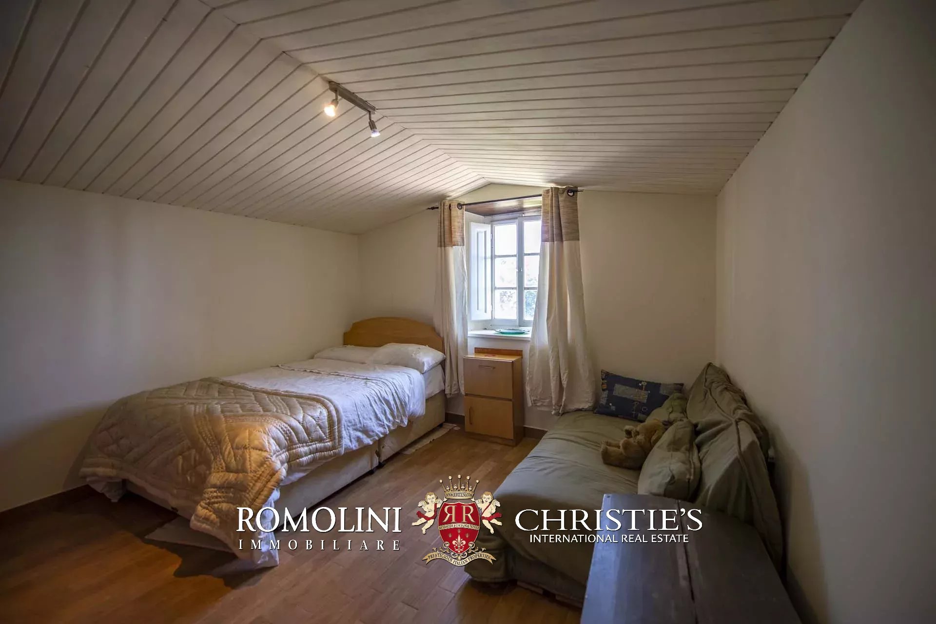 10 Bedroom Villa/Townhouse's Image 71