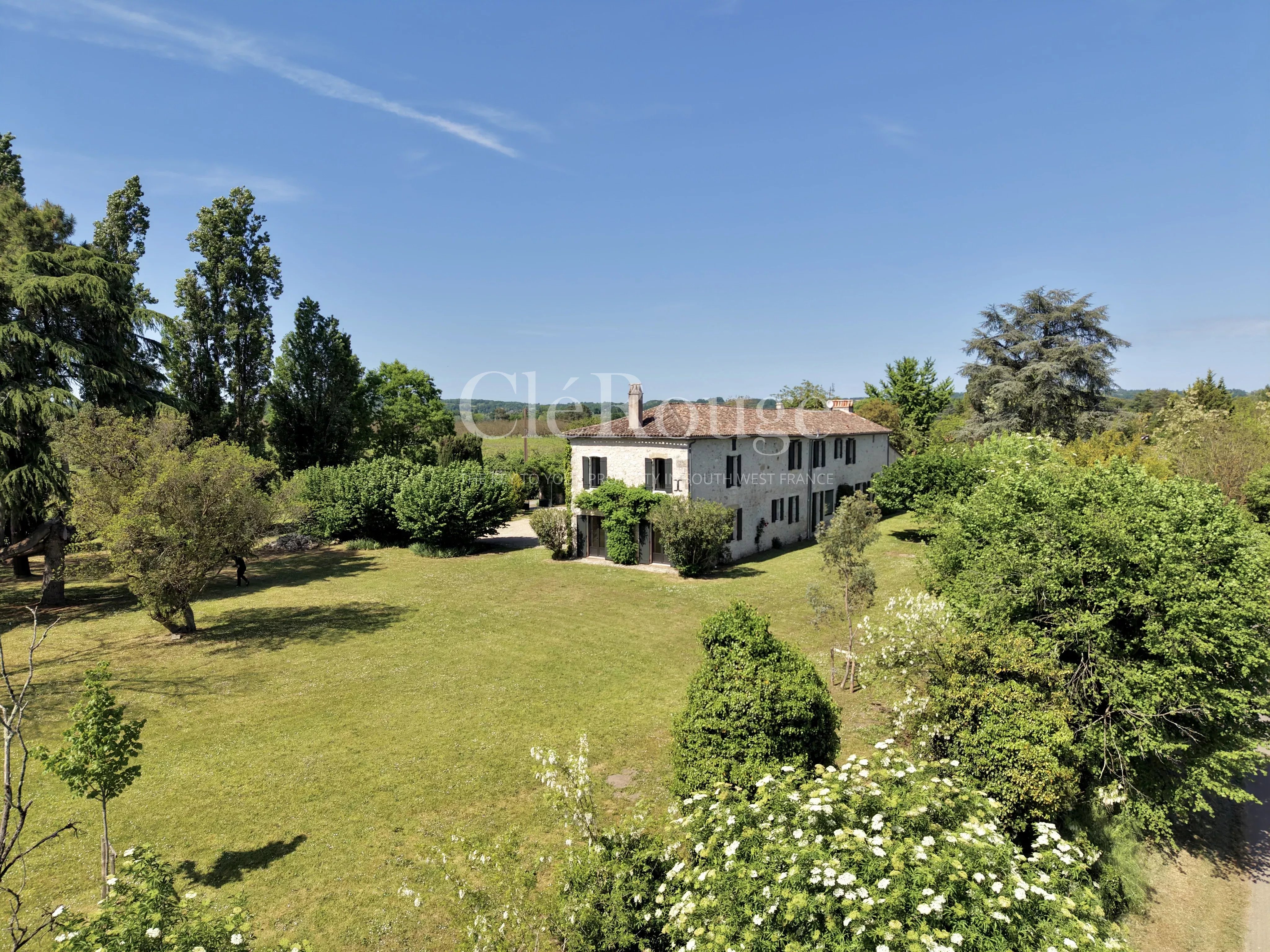 Close to Sainte-Foy-la-Grande – Stunning riverside property on the Dordogne