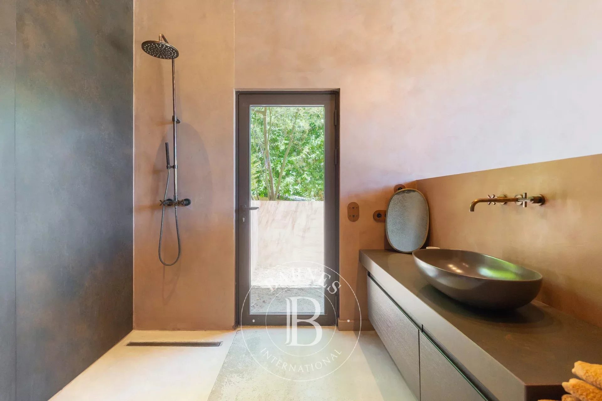 Ev Cassis - picture 14