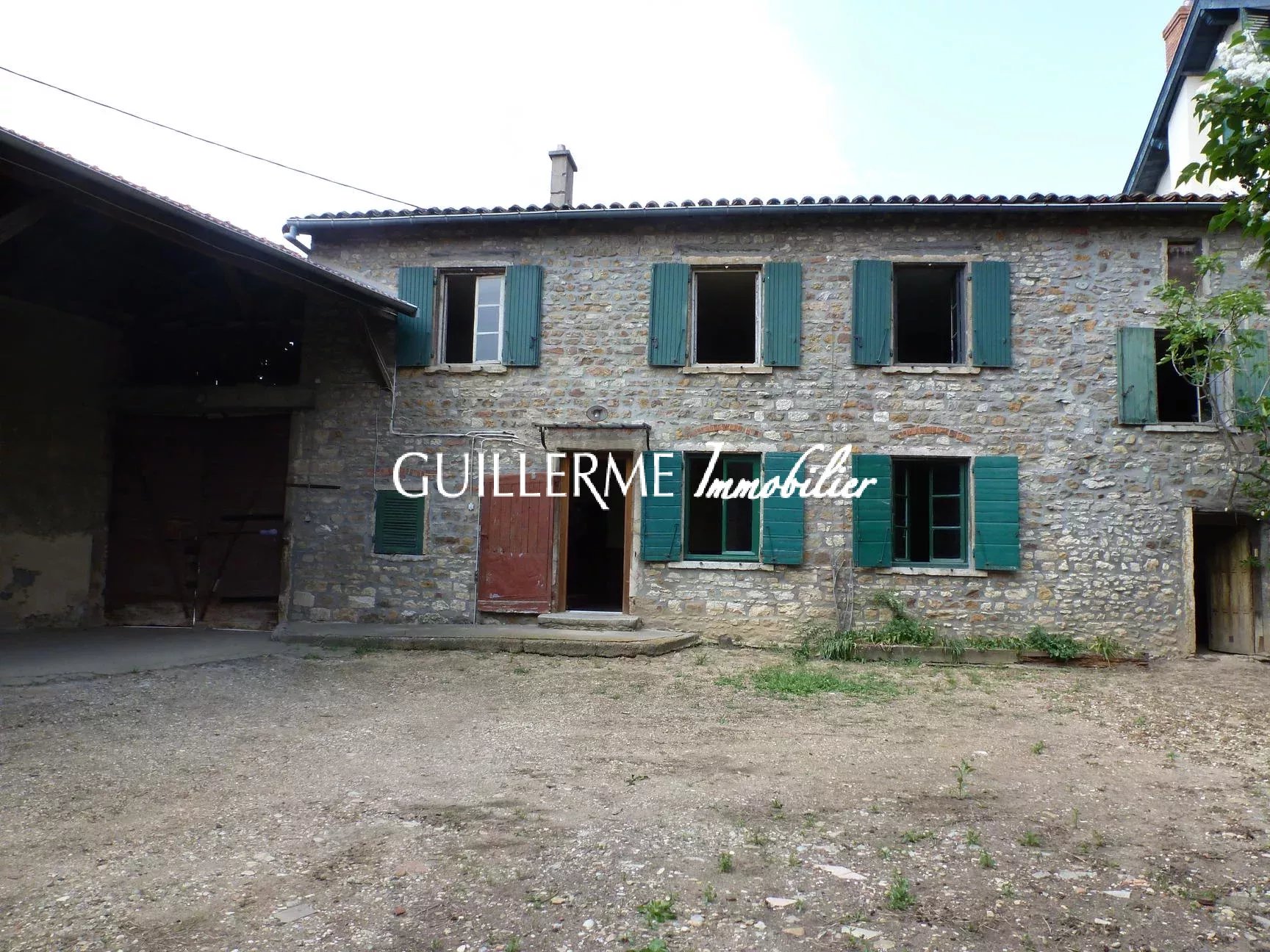 CENTRE DARDILLY LE HAUT FERME A RENOVER