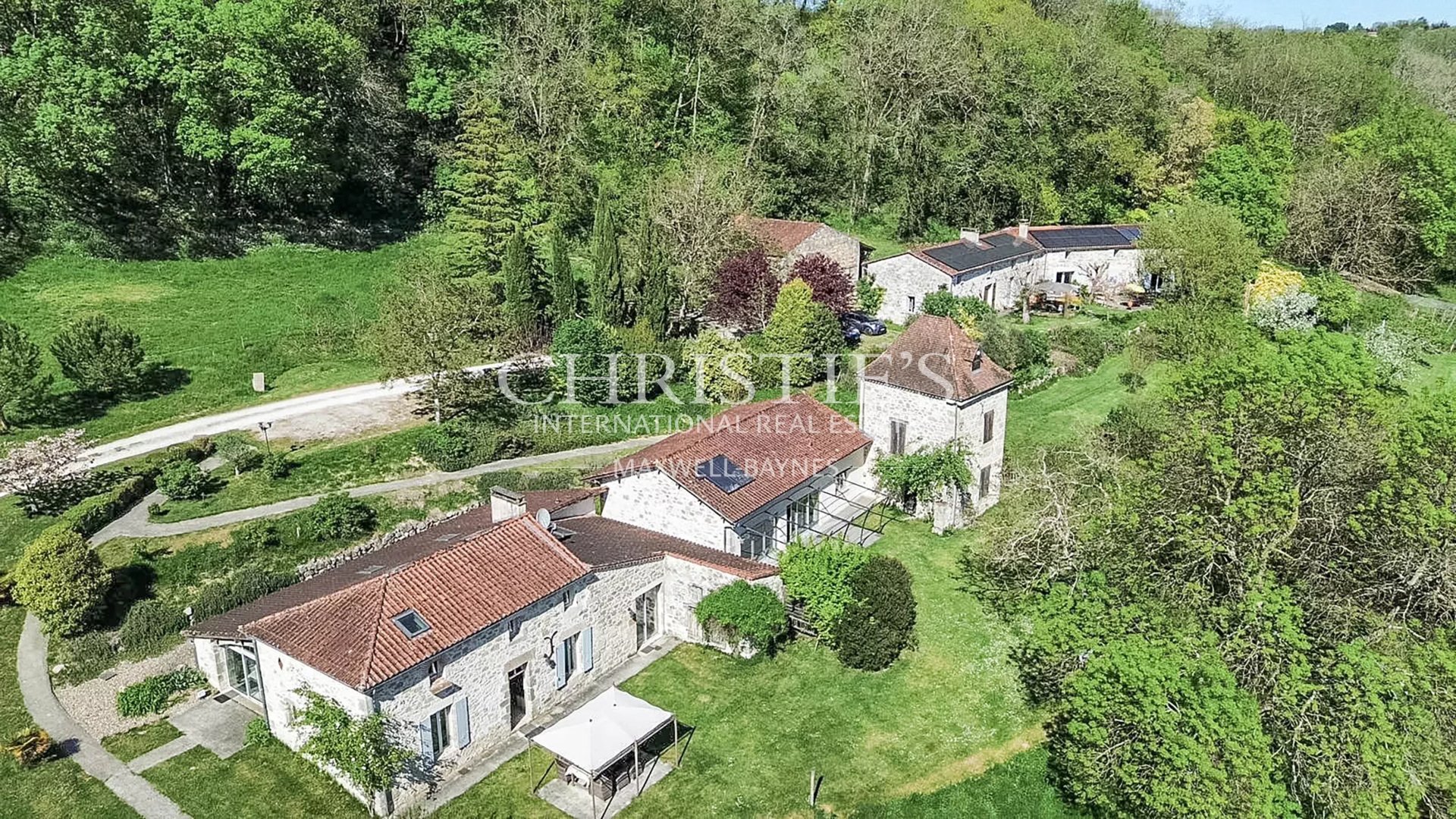 9 Bedroom Villa/Townhouse's Image 23