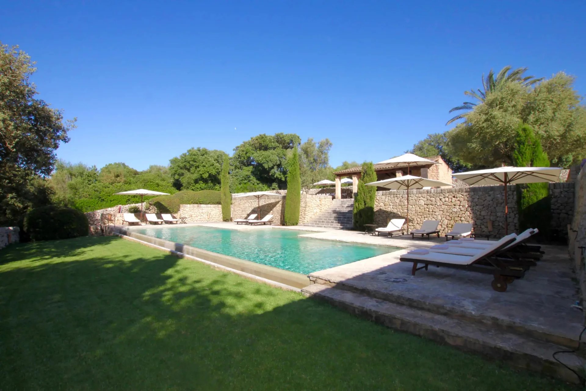 Iles des Baléares - Majorque - Maison - Location saisonnière - 18 Personnes - 9 Chambres - Piscine.