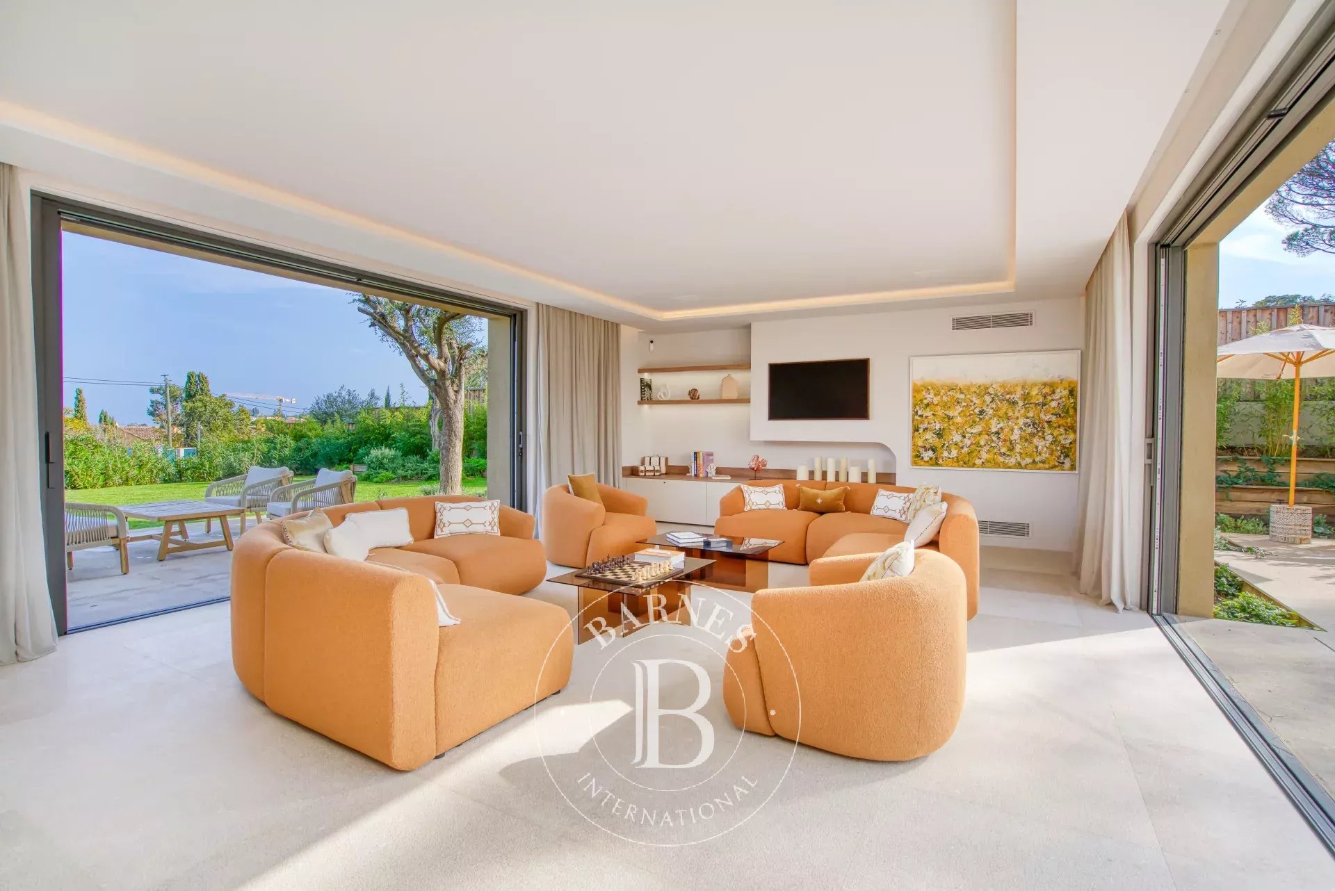 SAINT-TROPEZ - DOMAINE PRIVE - VILLA NEUVE AVEC VUE MER ET 7 CHAMBRES