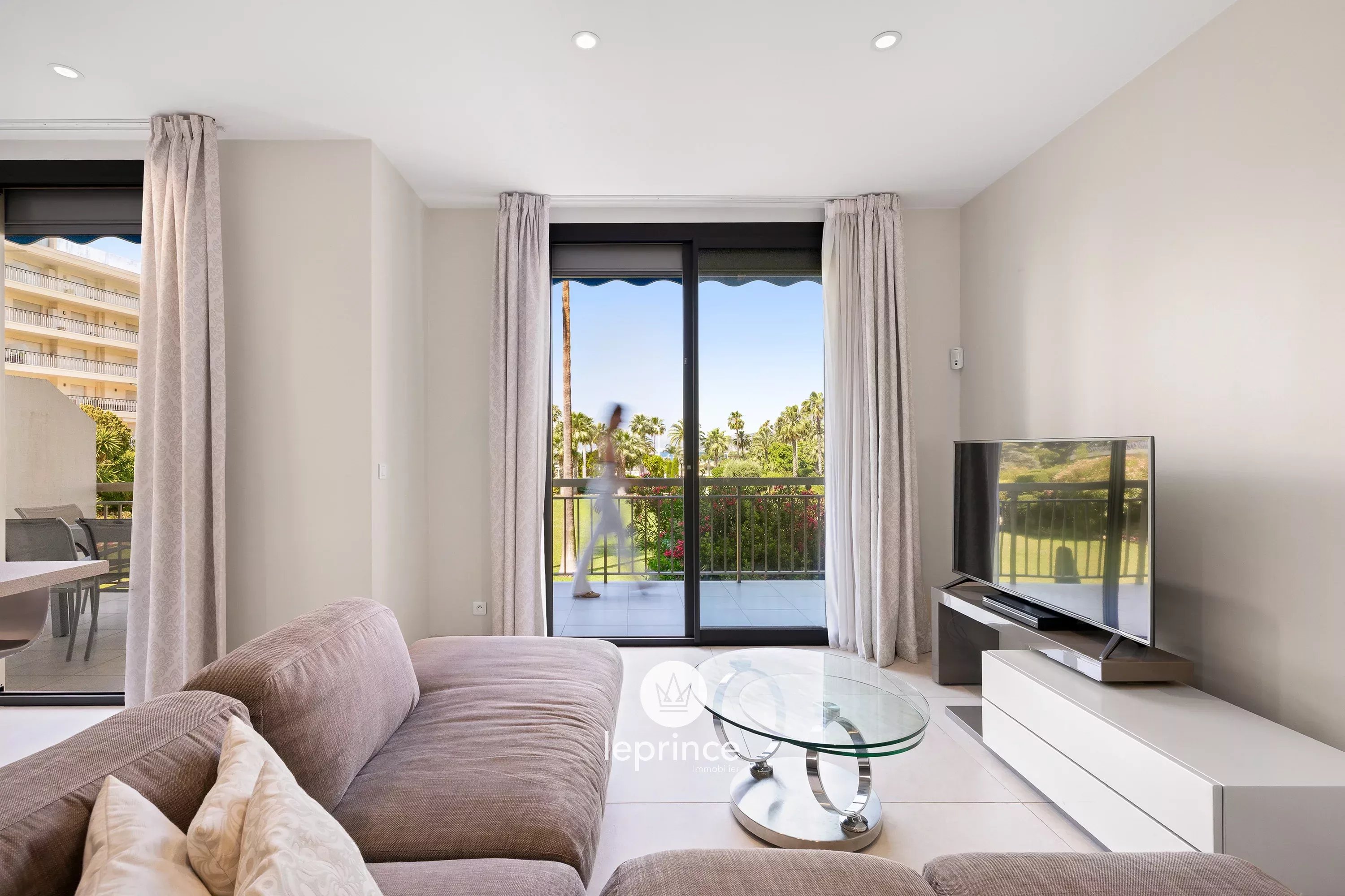 Cannes Pointe Croisette – 5-Room Dual-Aspect Apartment – Terrace – Cellar and Garage