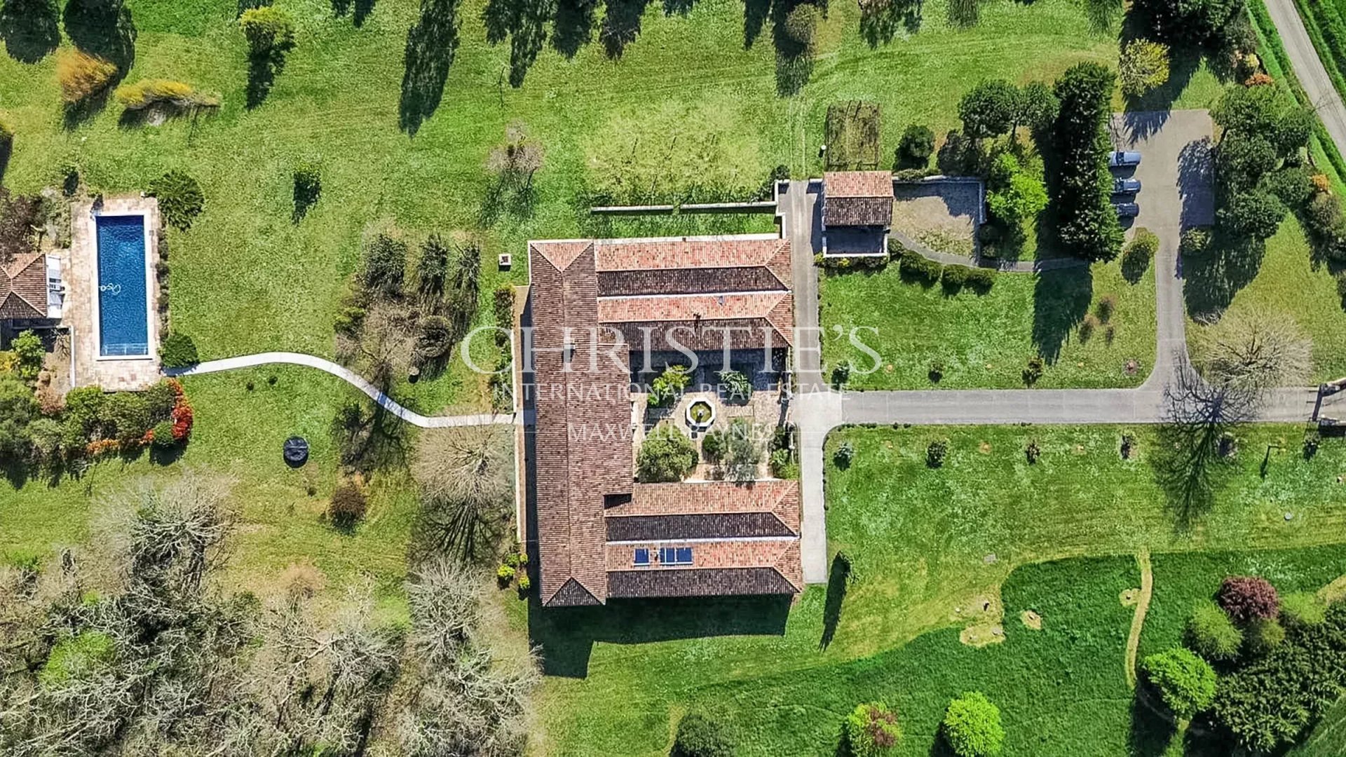 10 Bedroom Villa/Townhouse's Image 14