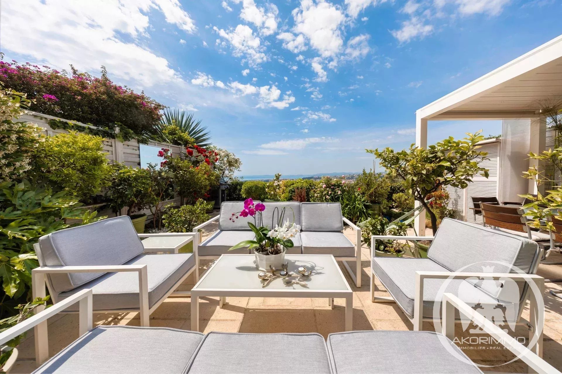 NICE CORNICHE FLEURIE --- SUPERBE VILLA VUE MER