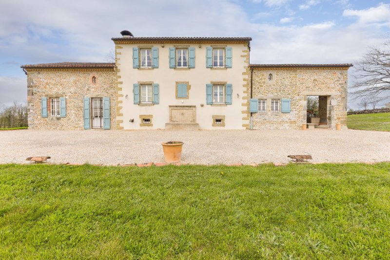 Fine 18th-century country residence TARN SUD