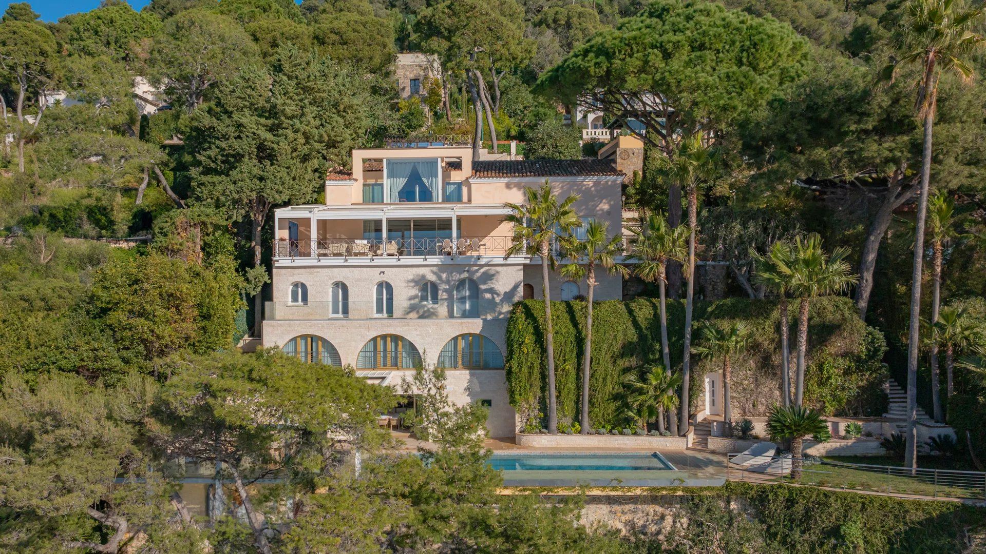 Propriété pieds dans l'eau au Cap-Ferrat