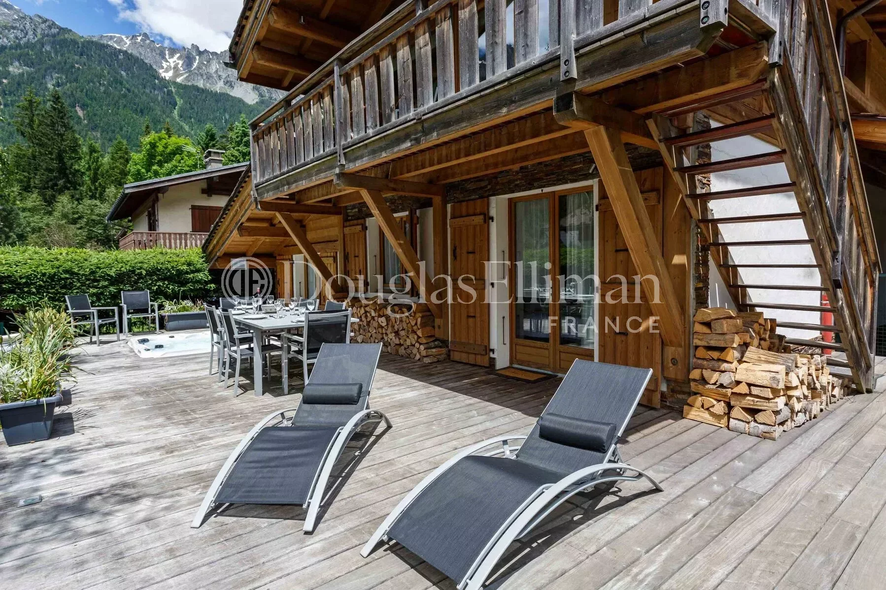 CHAMONIX – A renovated 4-bedroom chalet - Picture n°3