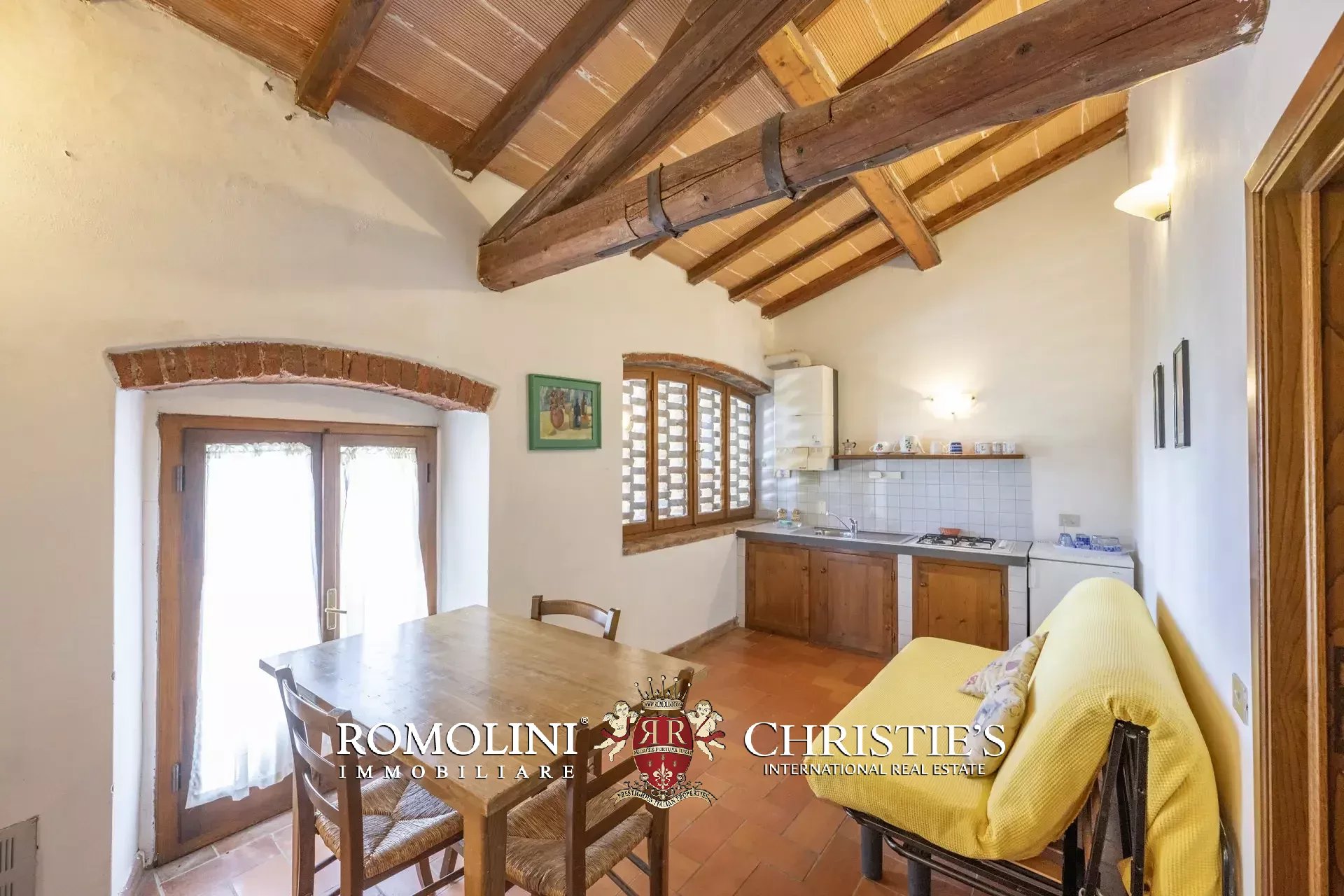 101-HA ESTATE WITH NATURAL SPRINGS FOR SALE BETWEEN AREZZO AND FLORENCE