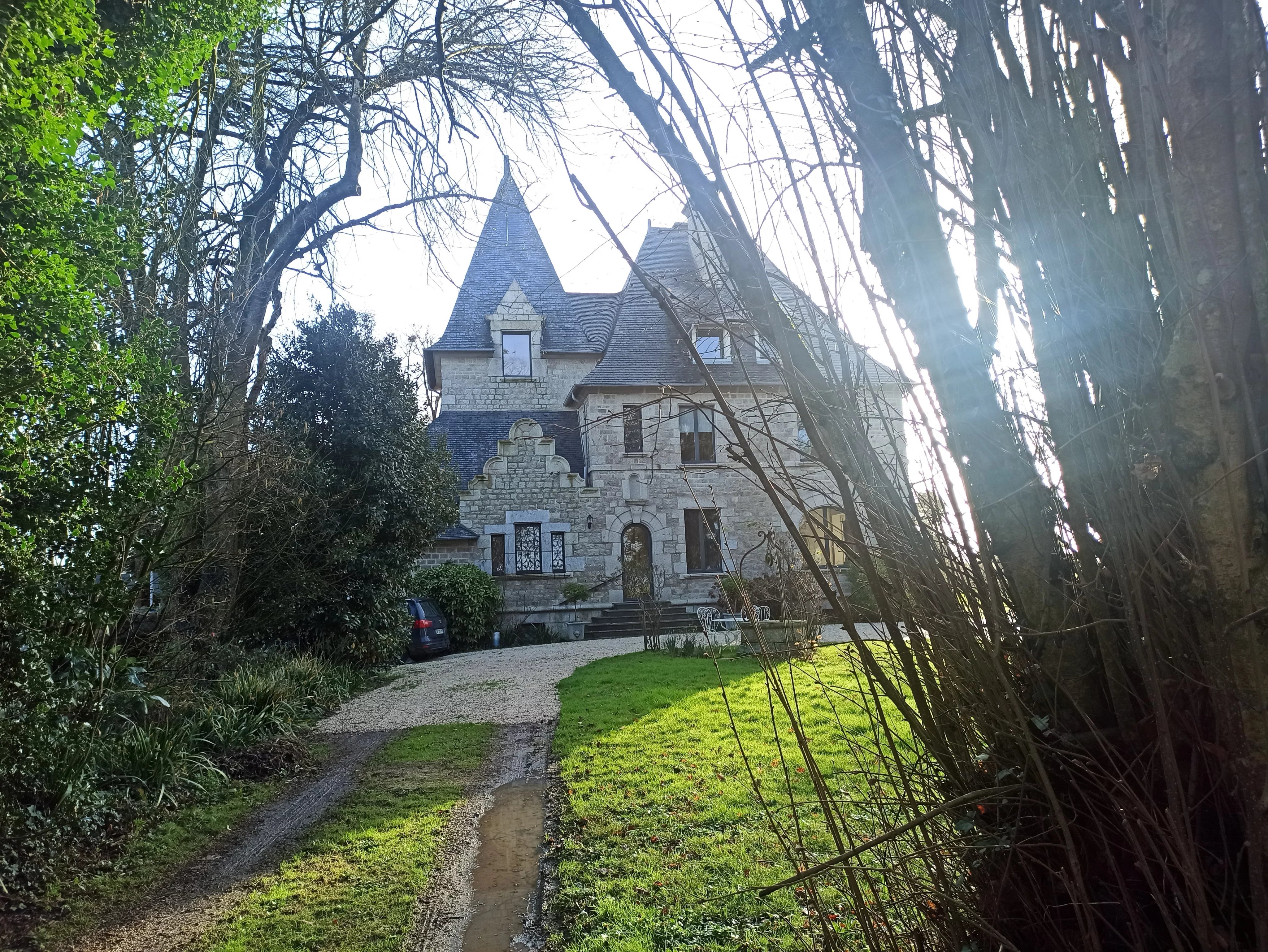 MANOIR FAMILIAL SUR LES BORDS DE RANCE.  7 min DINAN  –