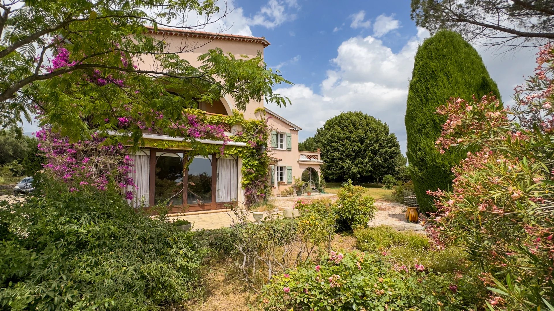 06250 MOUGINS VILLA