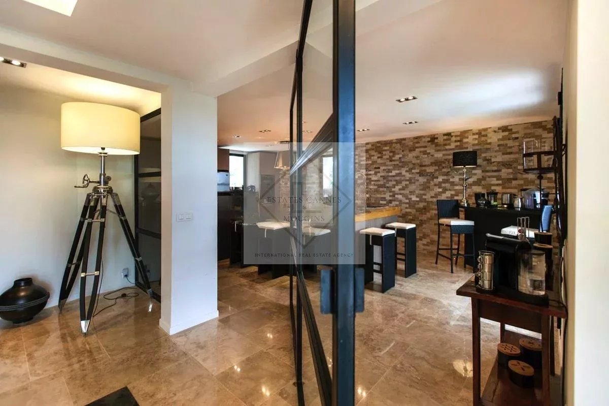 À Louer – Villa Contemporaine d’Exception à Super Cannes – 430 m² avec Vue Mer Panoramique — photo 4
