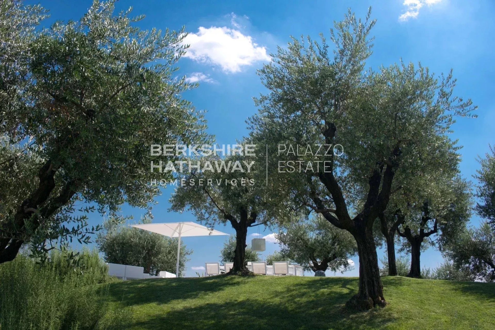 Modern Apartment with Private Garden and Exclusive Amenities on Lake Garda