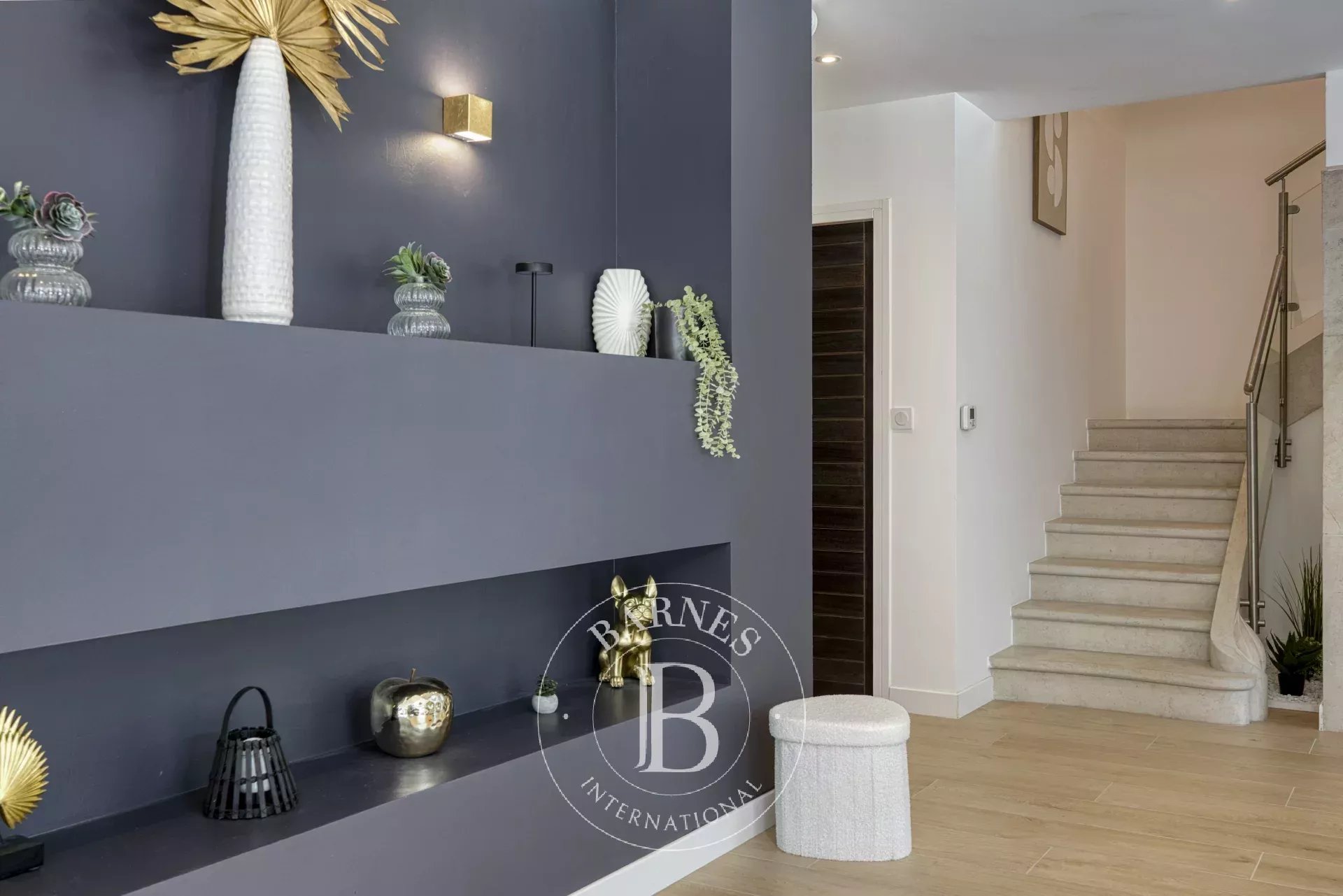 BARNES Pays de Gex – DIVONNE-LES-BAINS – SECTEUR RÉSIDENTIEL – VILLA D’ARCHITECTE RÉNOVÉE AVEC PISCINE - picture 6