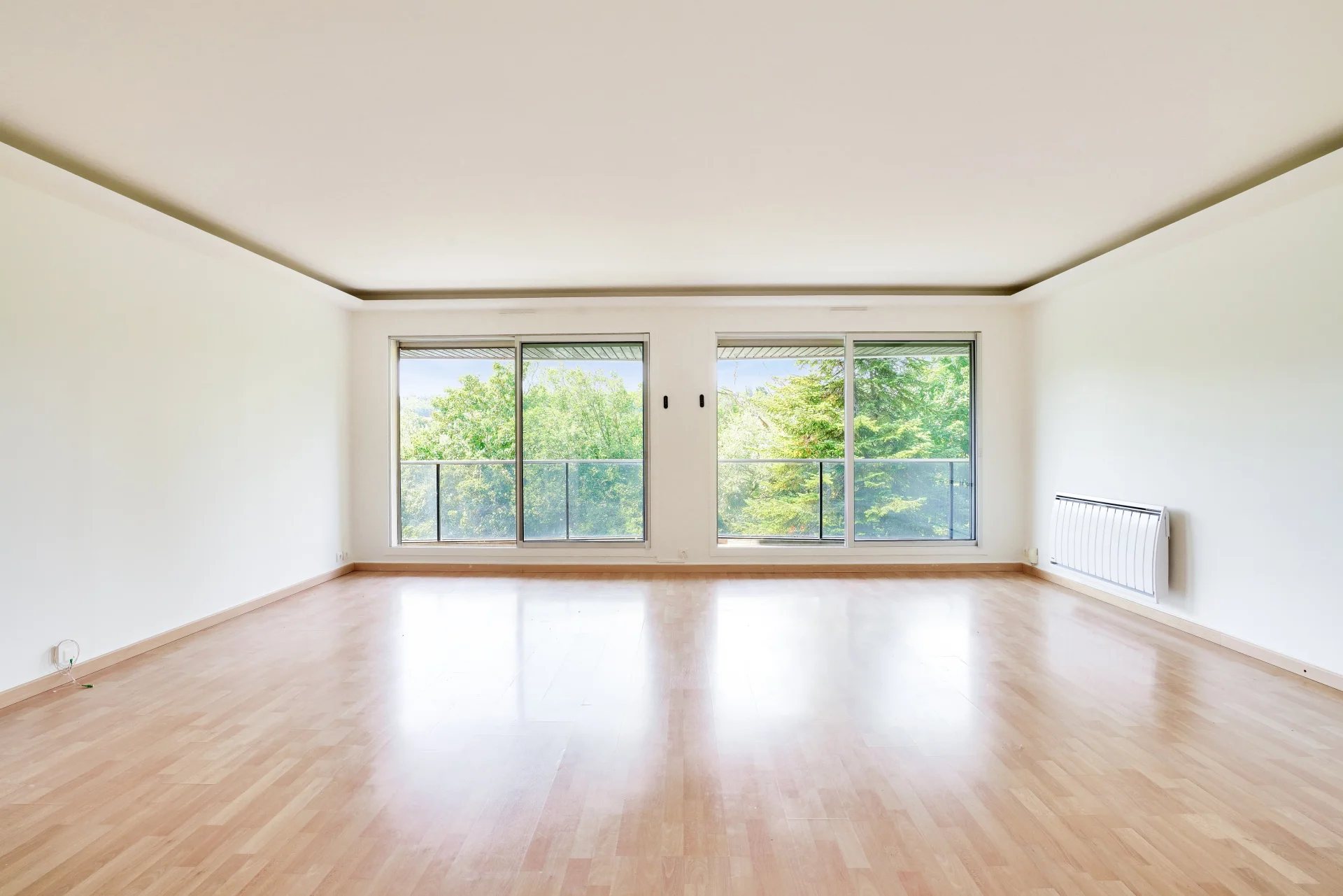 Le Pecq - CANADA - Near train station