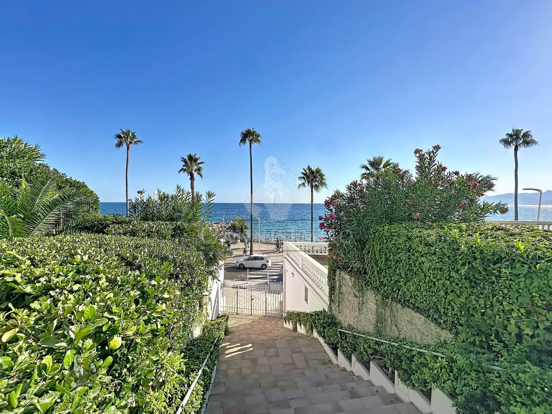 CANNES BANANE - 2 PIÈCES 36M2 - ASCENSEUR