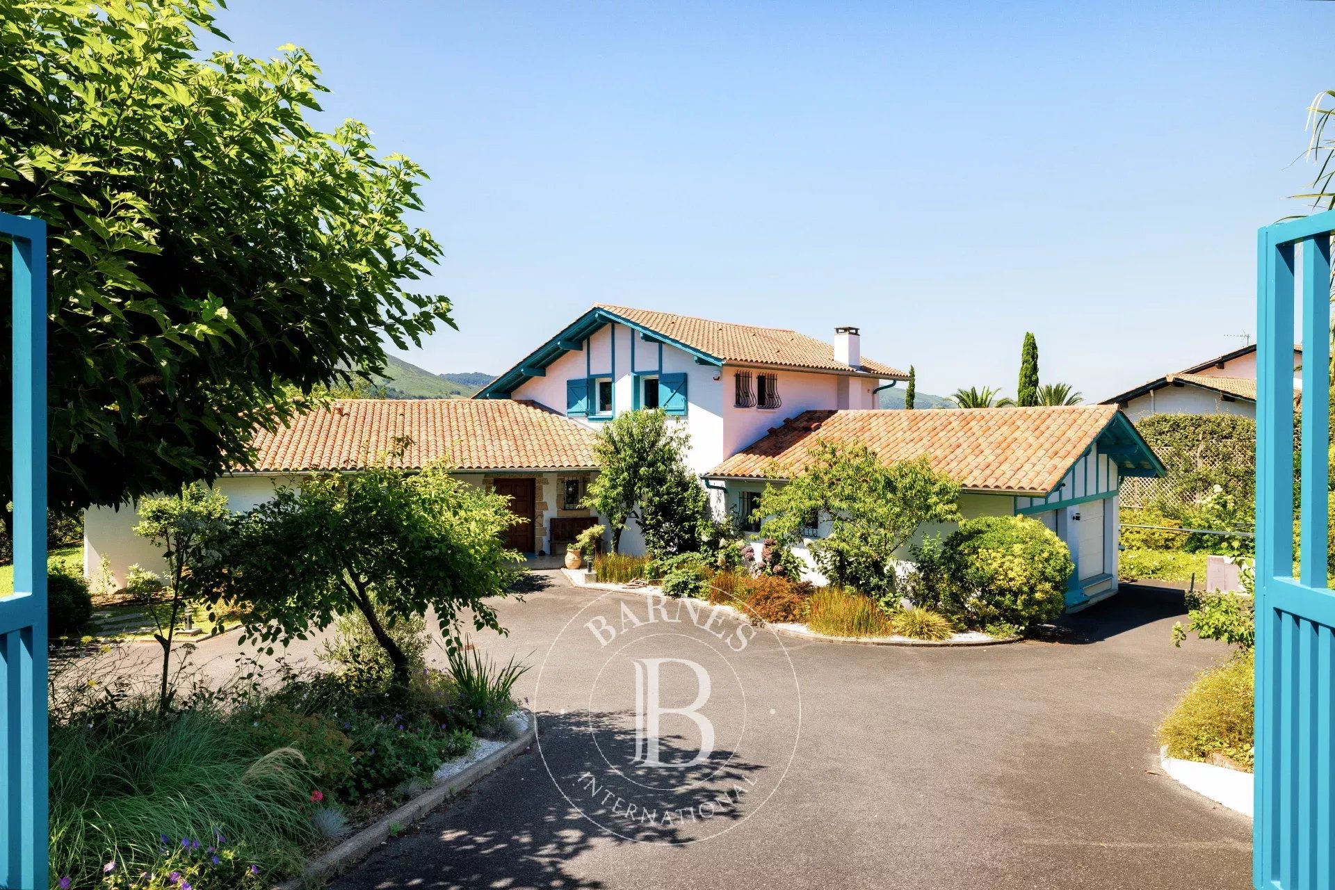 Maison Ascain  -  ref 8132013 (picture 1)