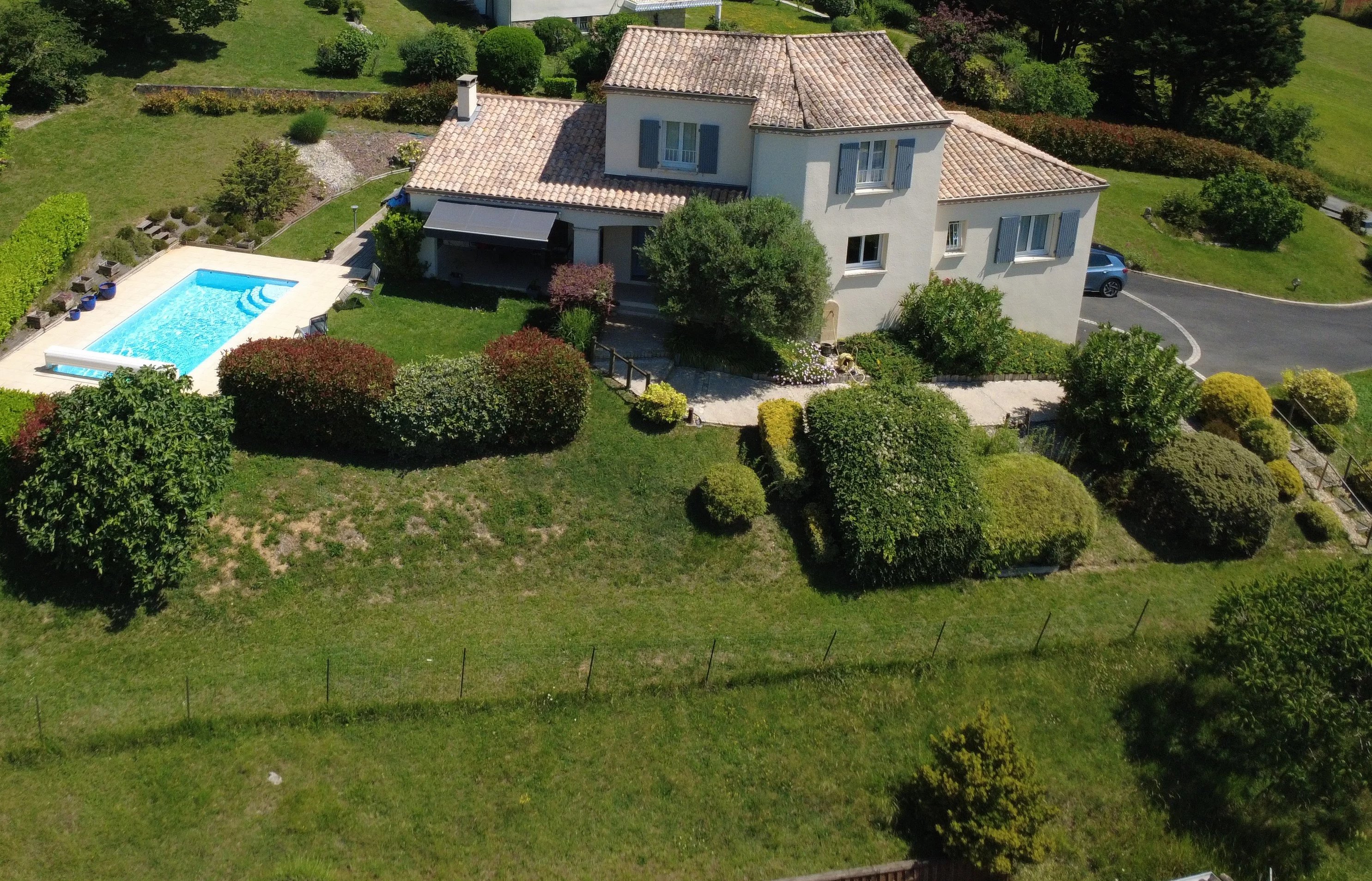 Maison d'architecte avec piscine