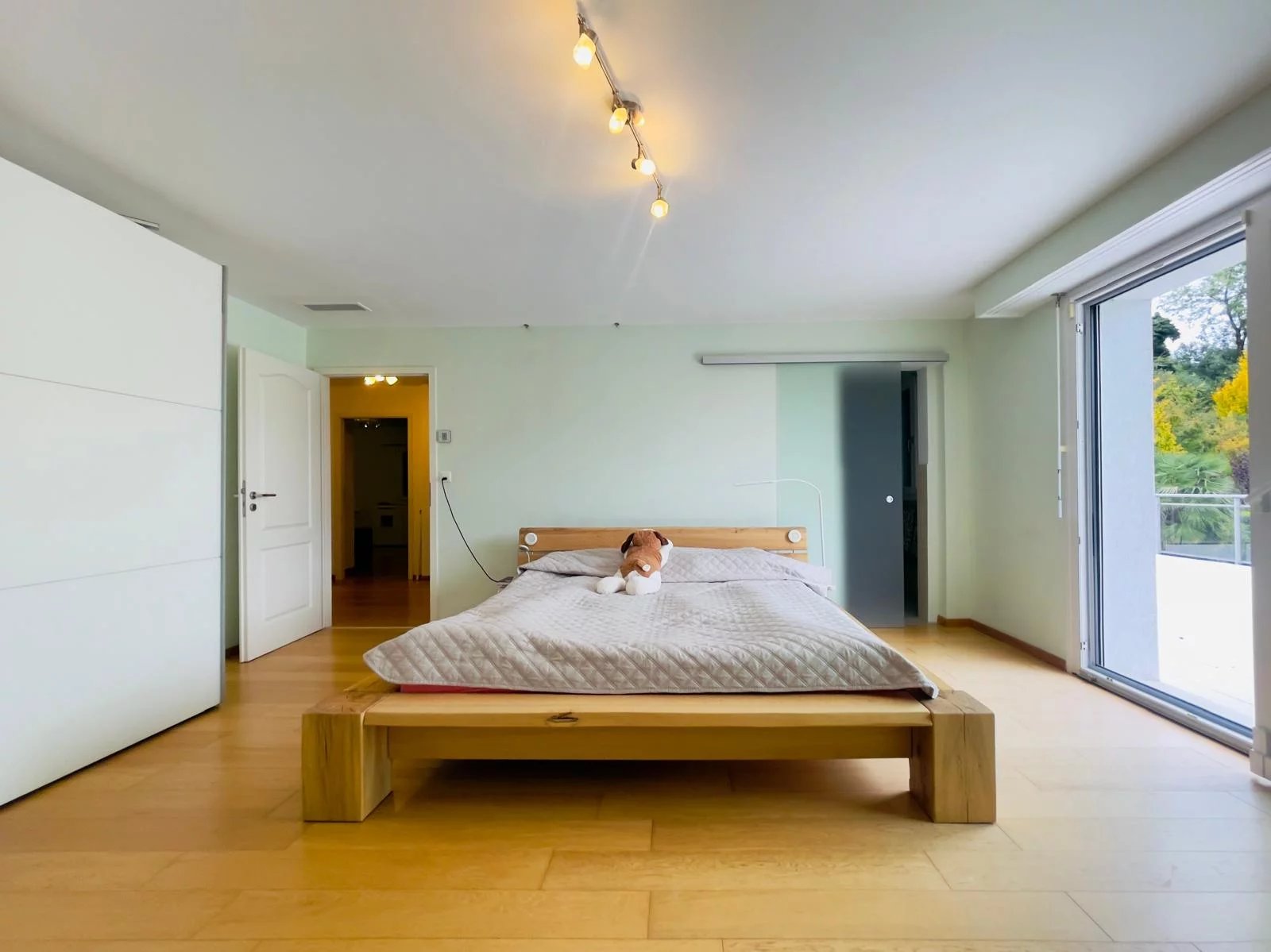 Villa individuelle contemporaine sur belle et grande parcelle