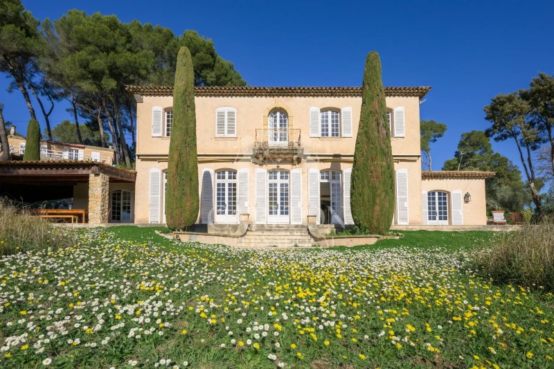Mougins