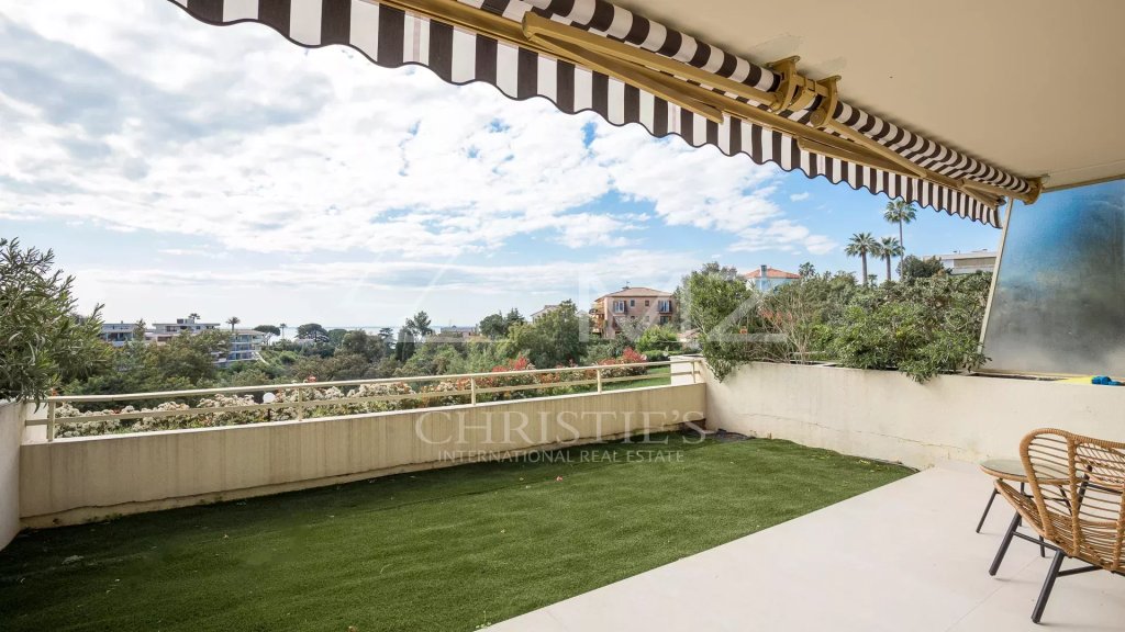 Apartment for sale in Cannes — BEAUTIFUL APARTMENT WITH LARGE TERRACE AND SEA VIEW