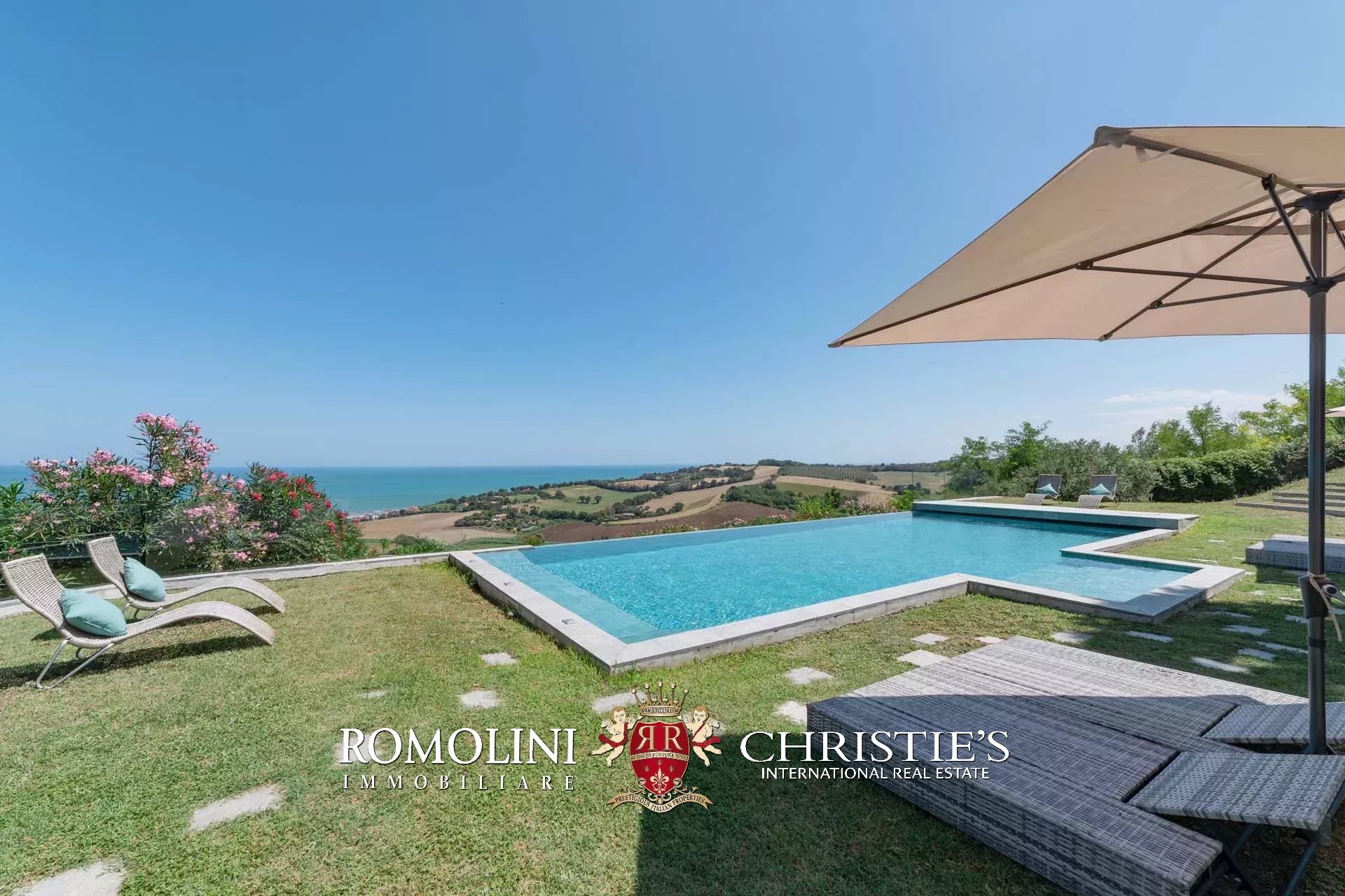 6 Bedroom Villa/Townhouse's Image 7