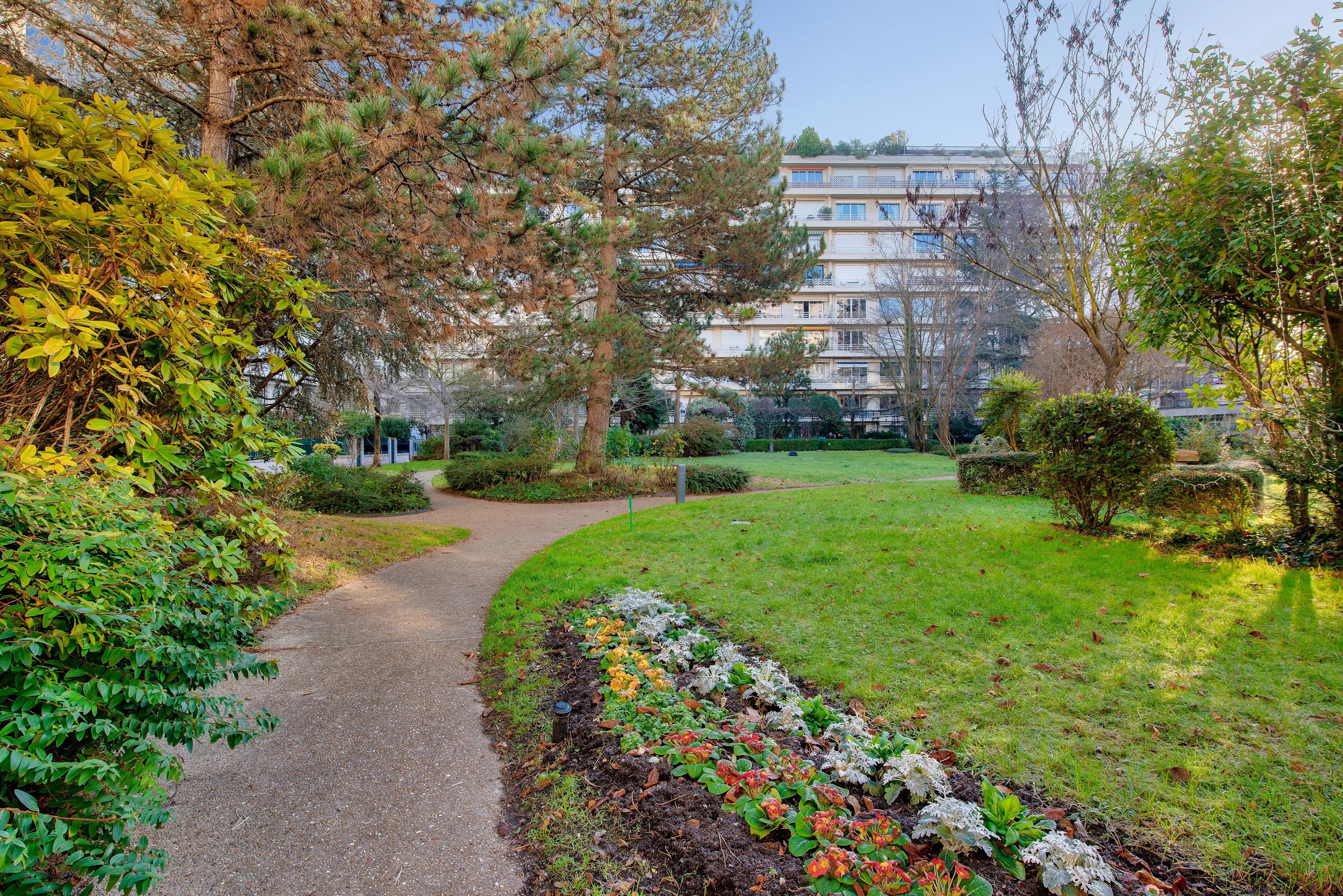 Sale Apartment Paris 16th