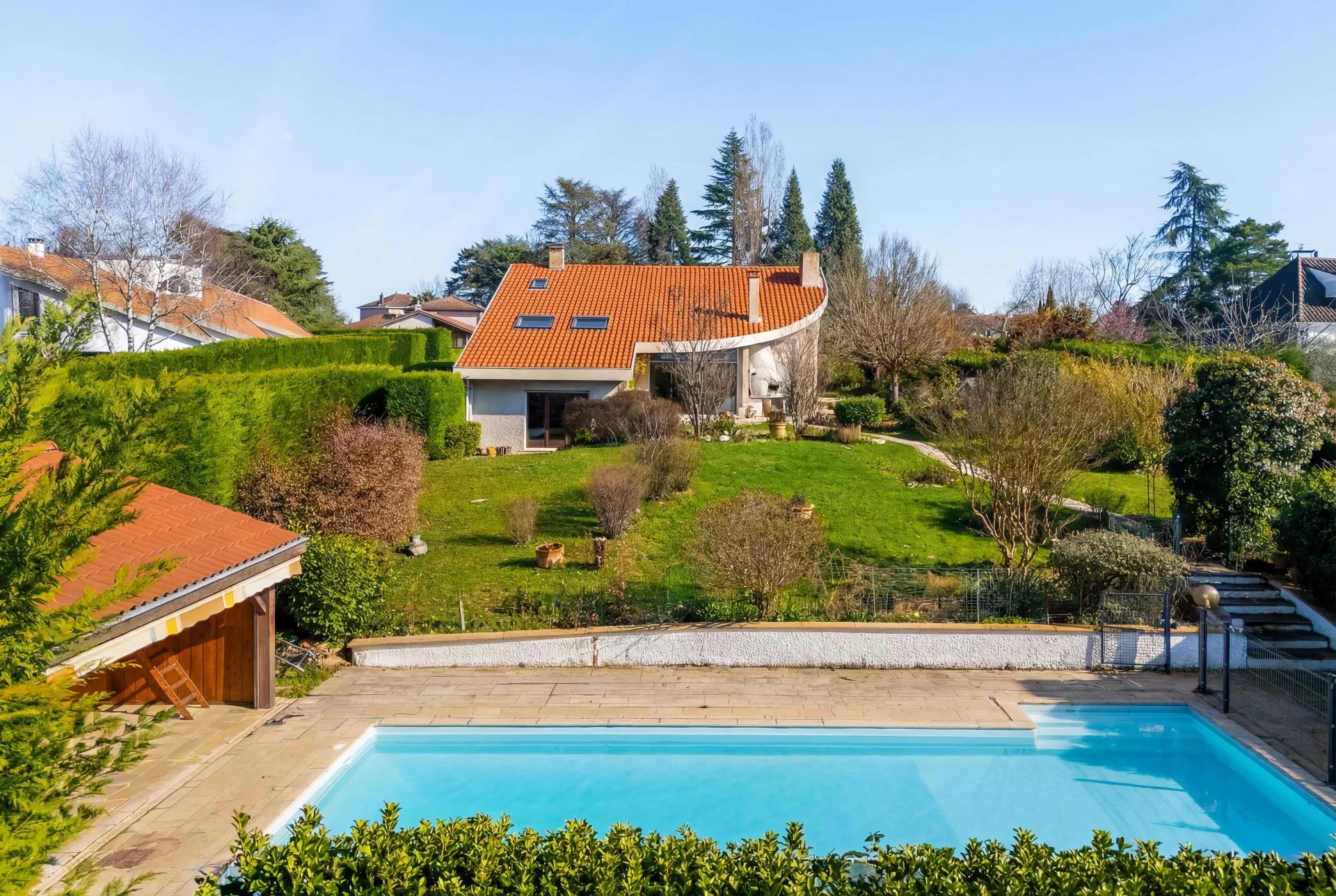 Maison 250 m² – Piscine & pool-house – Dardilly-le-Bas (Bois de Serres)