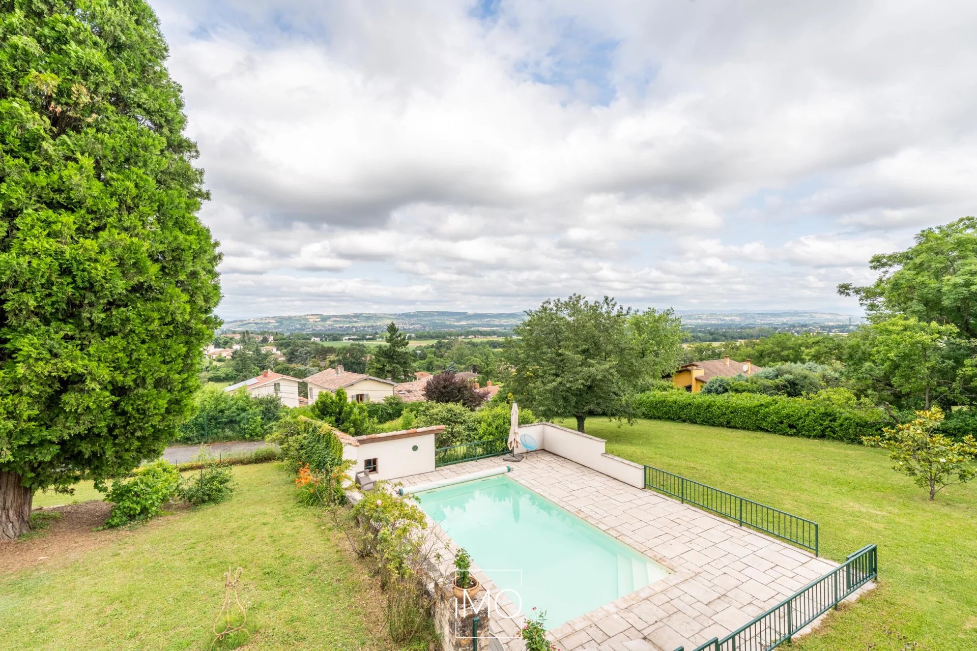 Propriété familiale de 226 m2 avec piscine et terrain de 5000 m²