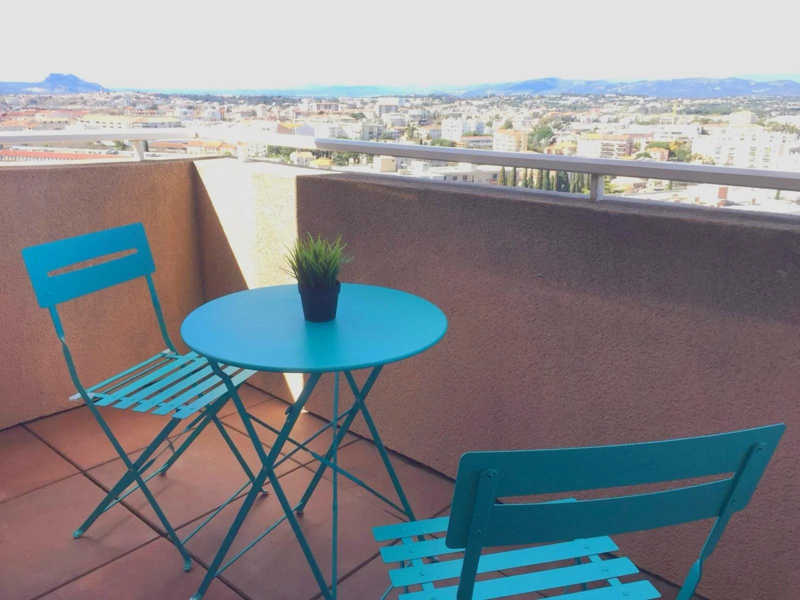SAINT RAPHAEL - APPARTEMENT DEUX PIECES - TERRASSE - PARKING