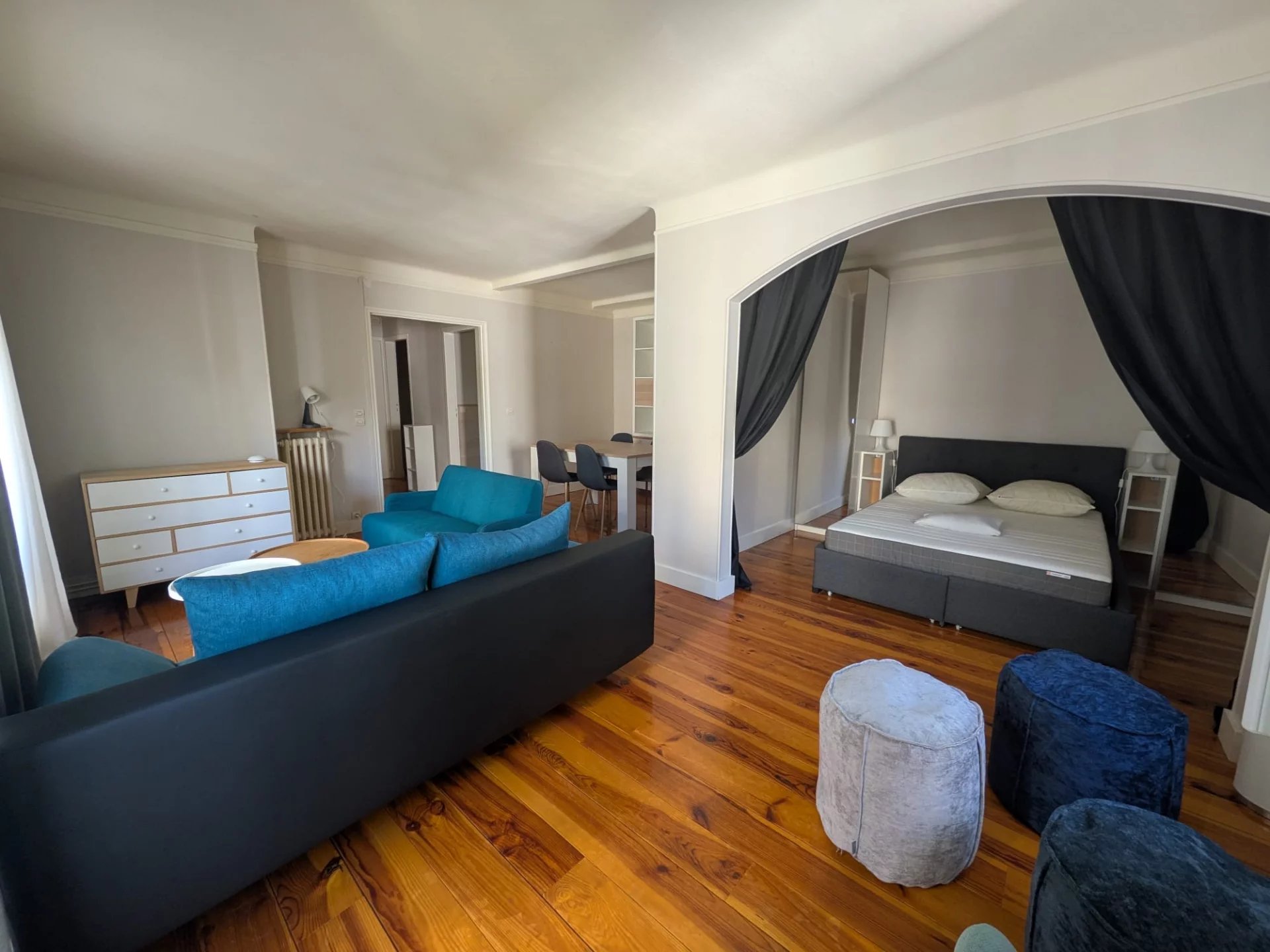 92200 Neuilly sur Seine: confortable 2 pièces avec balcon, cave et petit parking