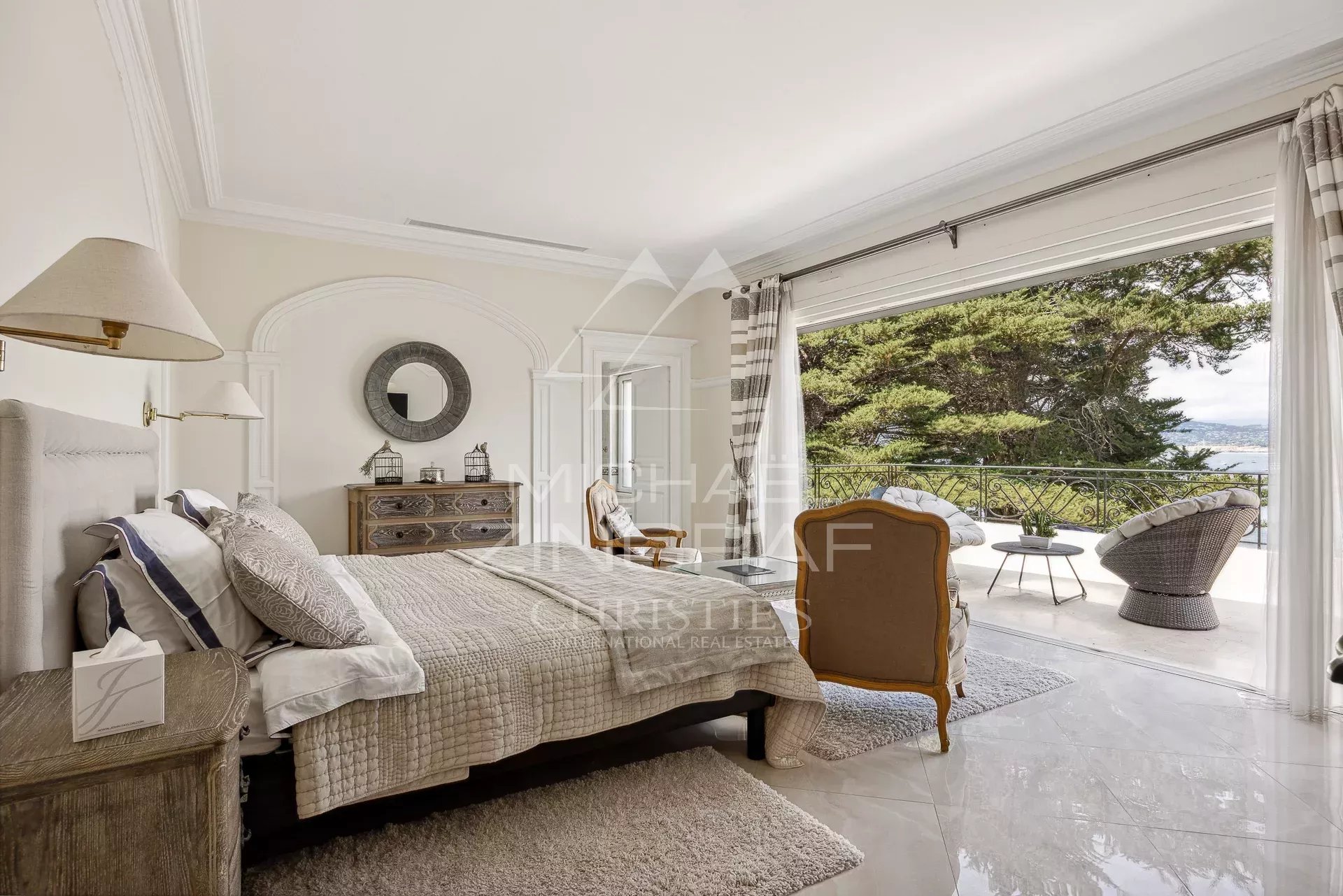 10 Bedroom Villa/Townhouse's Image 17